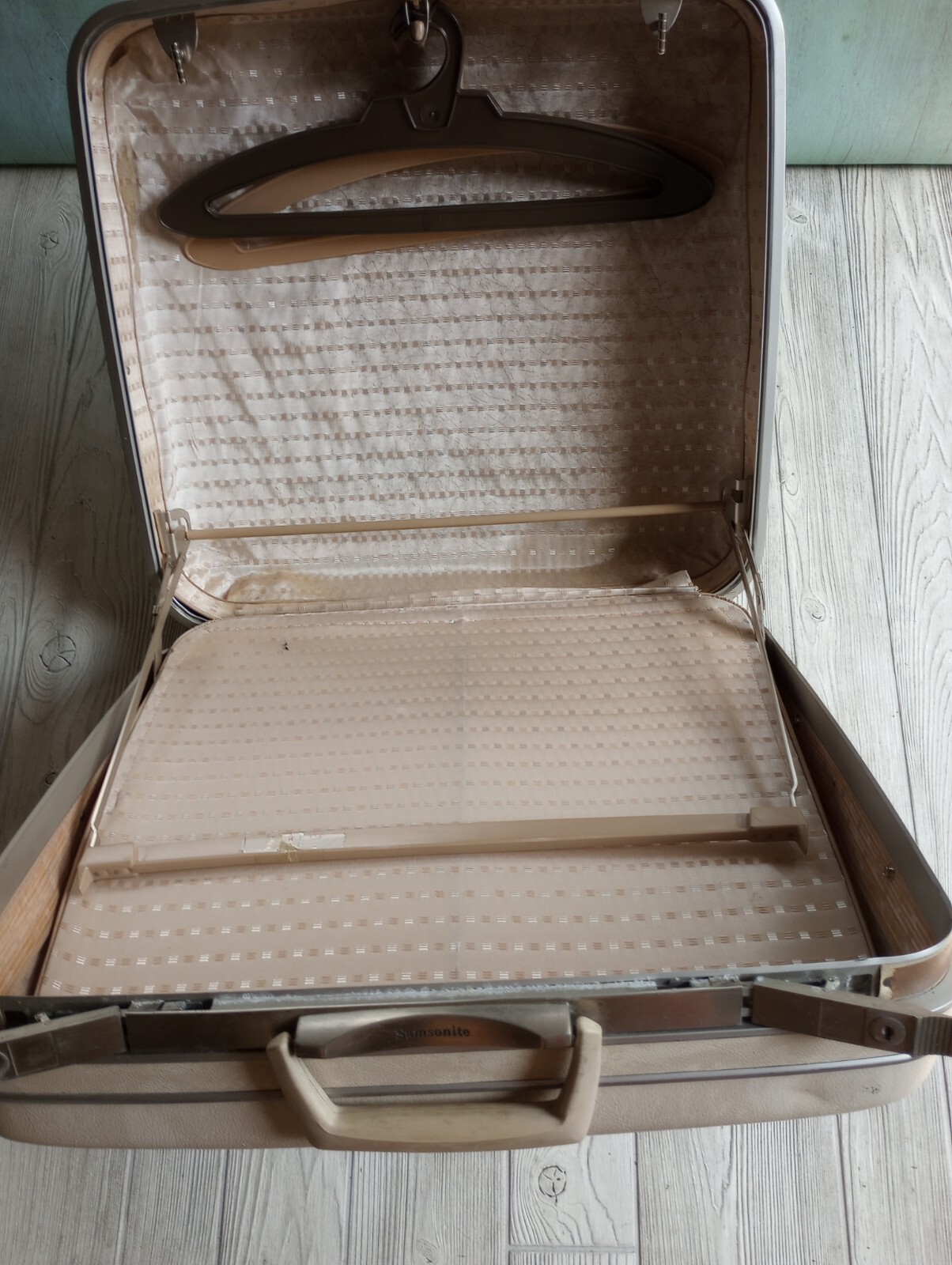 Vintage Samsonite Silhouette Large Square Wardrobe Suitcase W/ Hangers Ivory