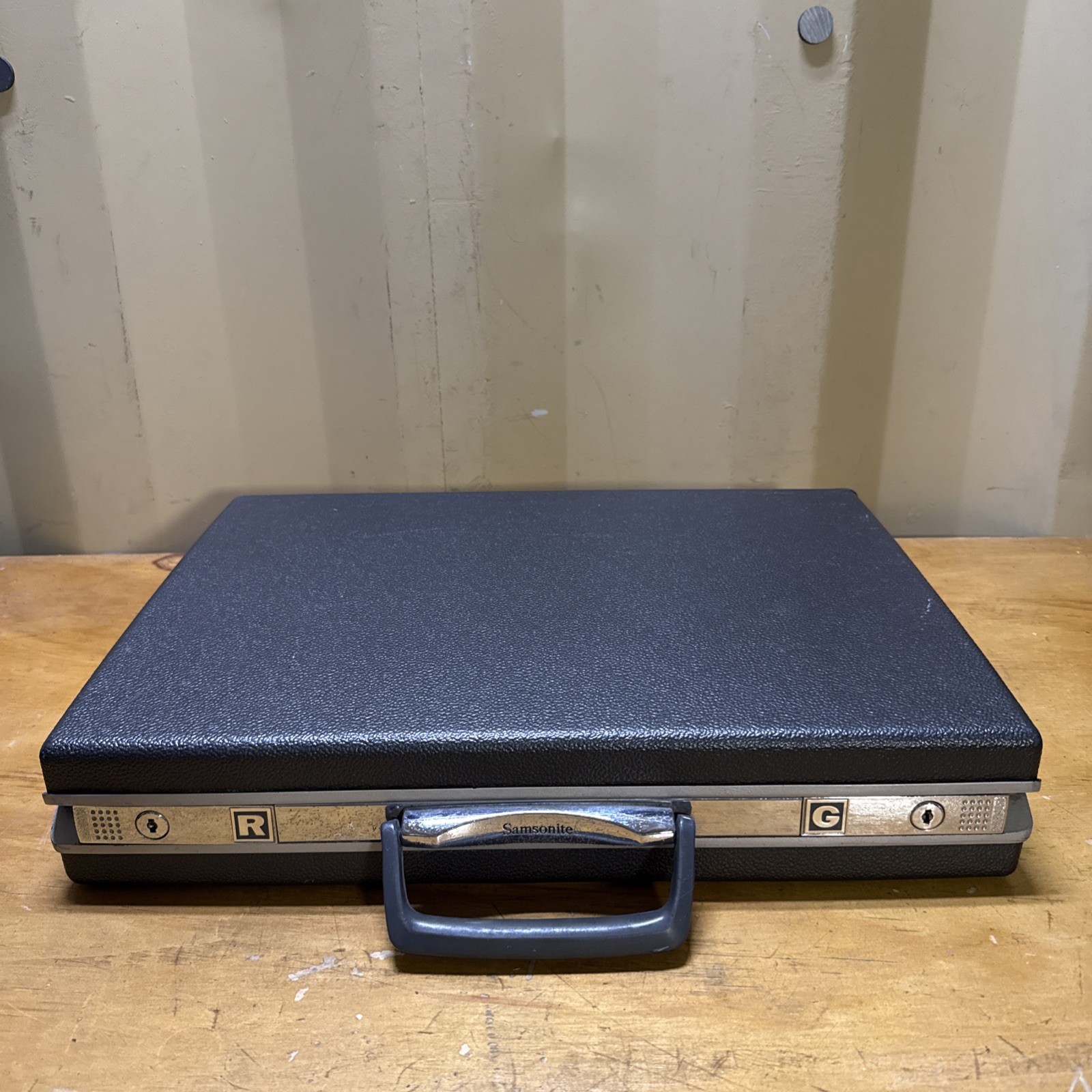 Vintage Samsonite Hardshell Briefcase 18” X 13” X 3.5”