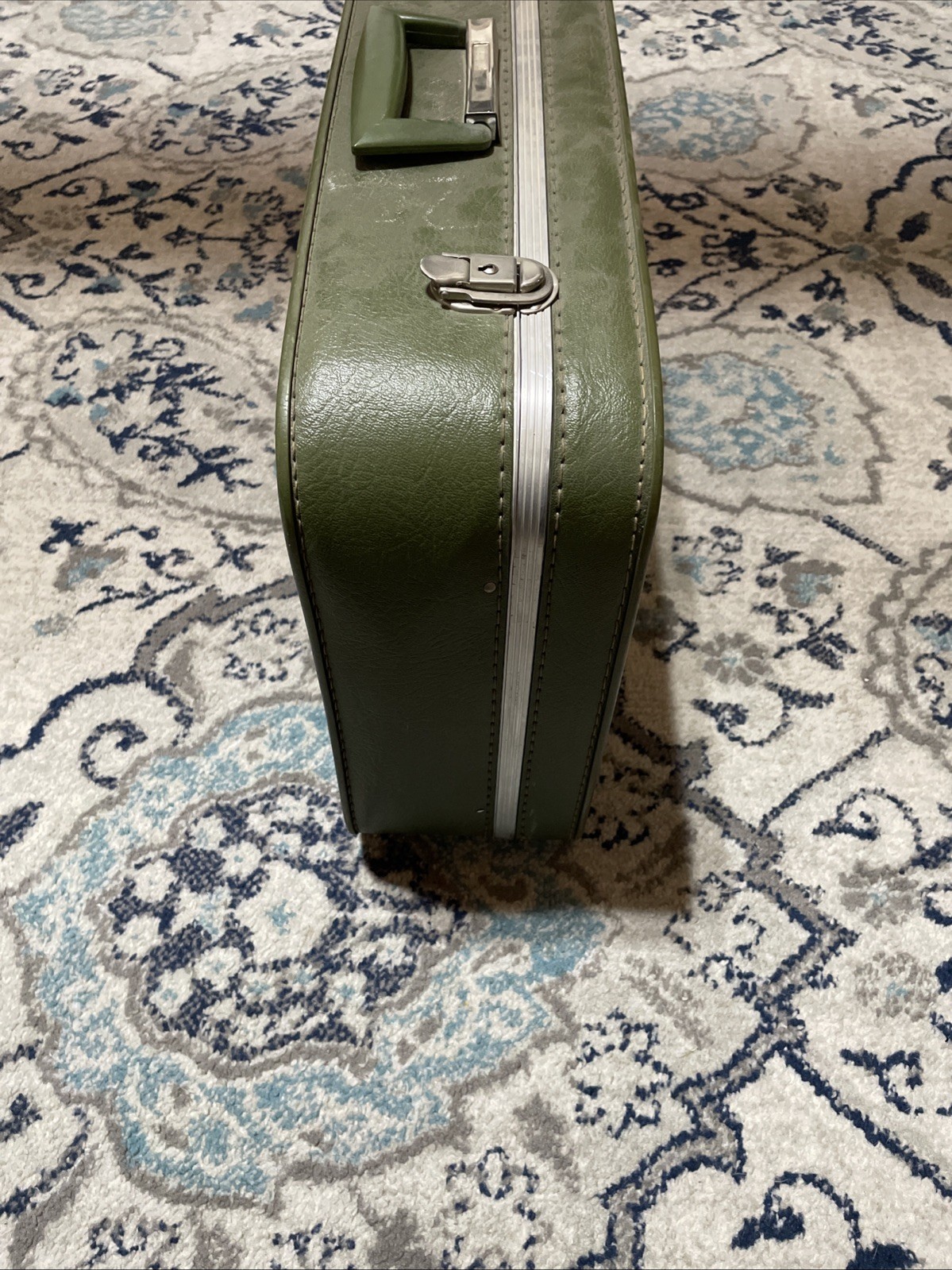 Vintage Hard Sided Shell Suitcase Luggage Avocado Green 21″×15 1/2”