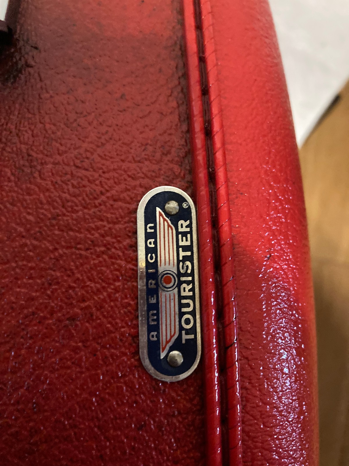 Vintage American Tourister Tiara Round Hat Box Luggage 20″ Suitcase Red Case