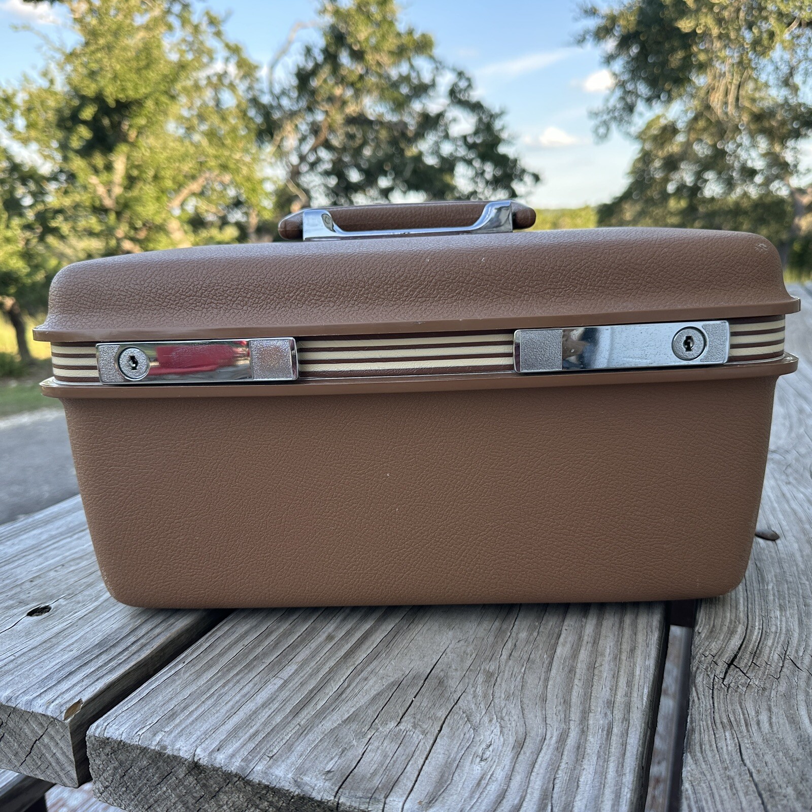 1970s Concord Samsonite hard brown cosmetic carry case,has tray, bag, mirror