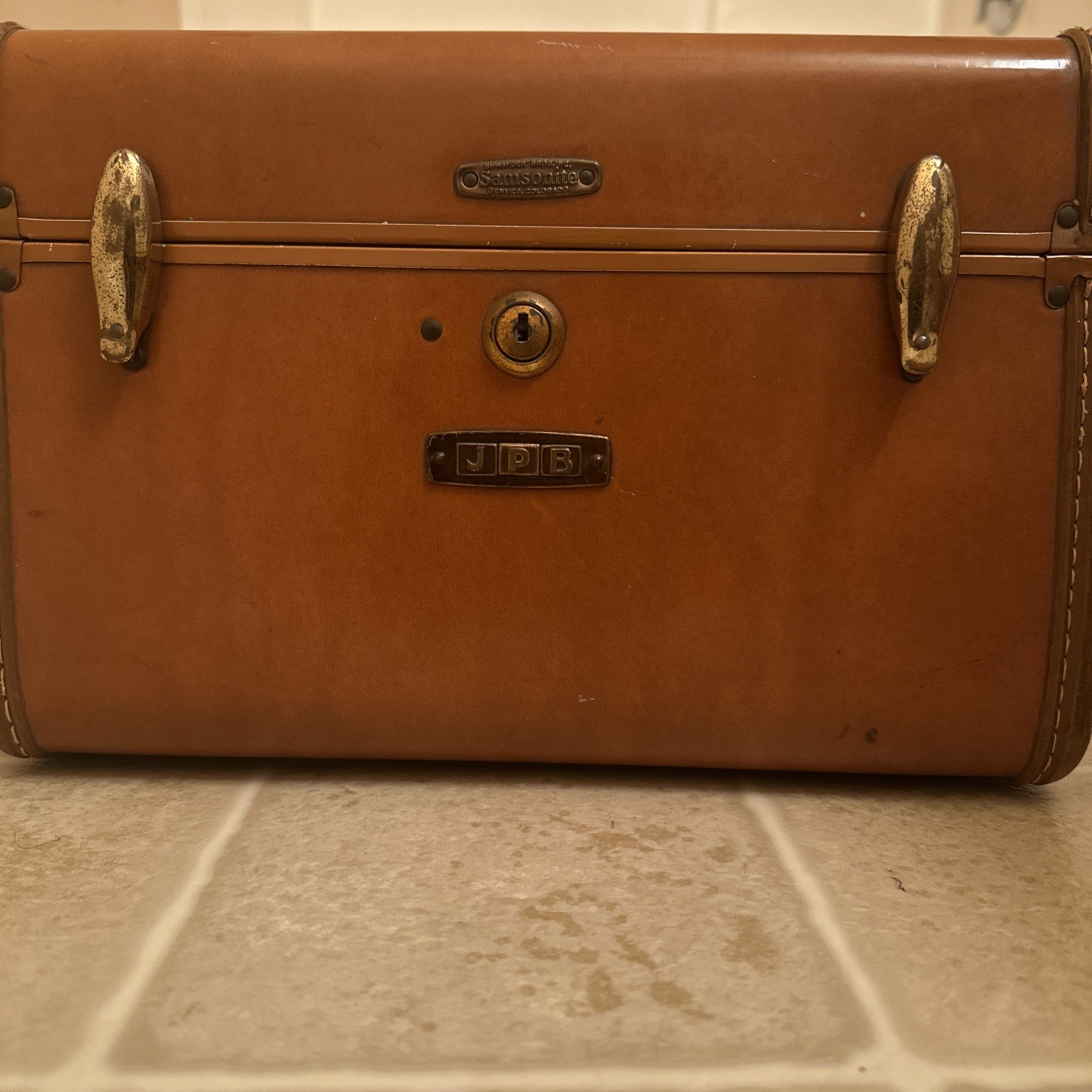 Vintage 1950s SAMSONITE Faux Leather Camel Train Case Luggage Make Up Carry On