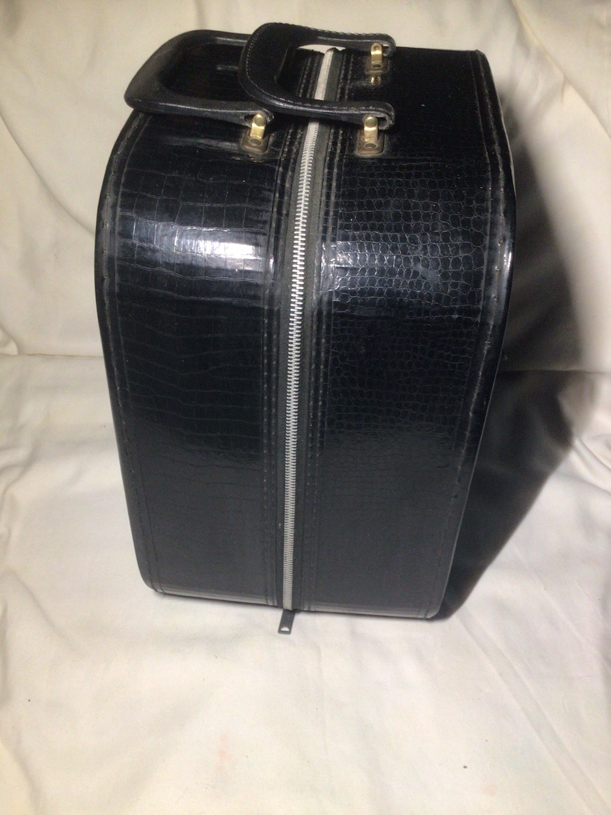 Vintage JET AWAY Wig Hat Travel Storage Bag Box Case Black Faux-Alligator 13.5”