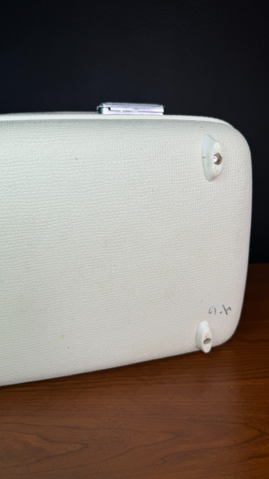 Vintage 1950s white train case AMERICAN TOURISTER small suitcase hard ivory