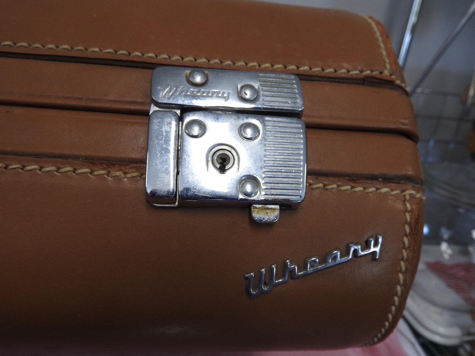 2 Vtg Wheary Butterscotch Leather Suitcases – 24″ Colonel & 20″ Little Colonel