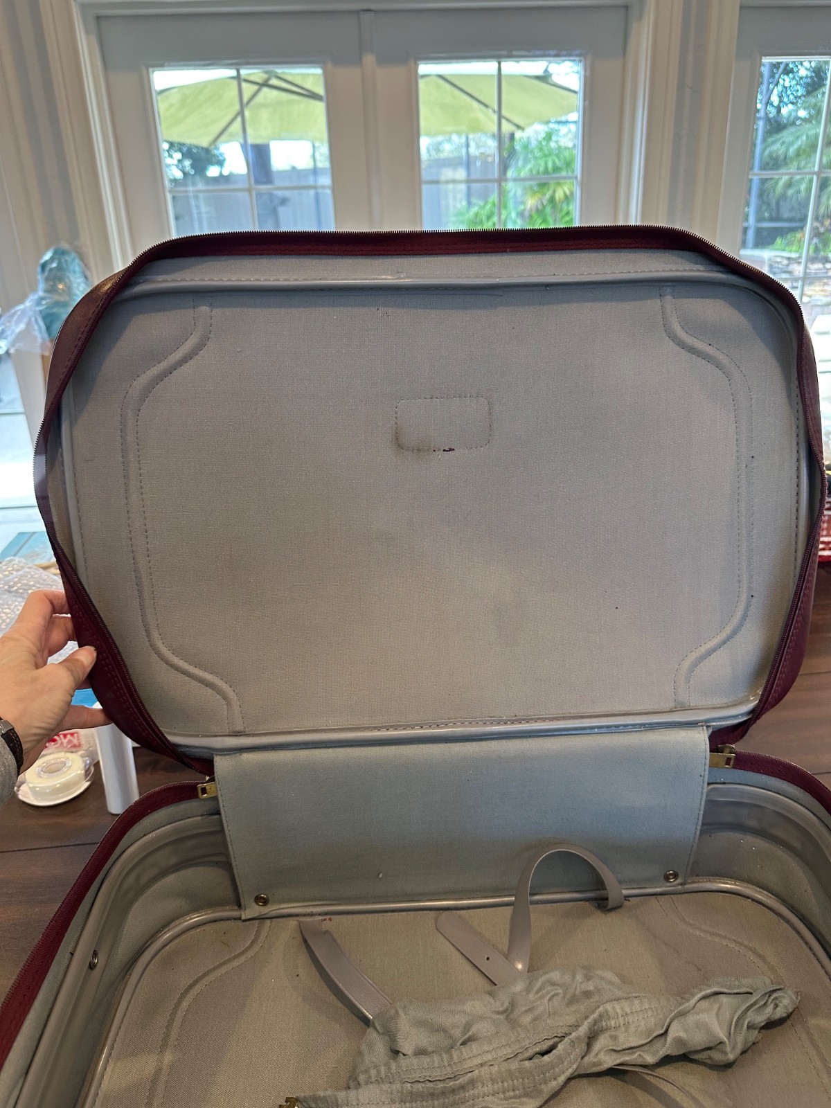 Vintage American Tourister Burgundy Suitcase 21″x14″