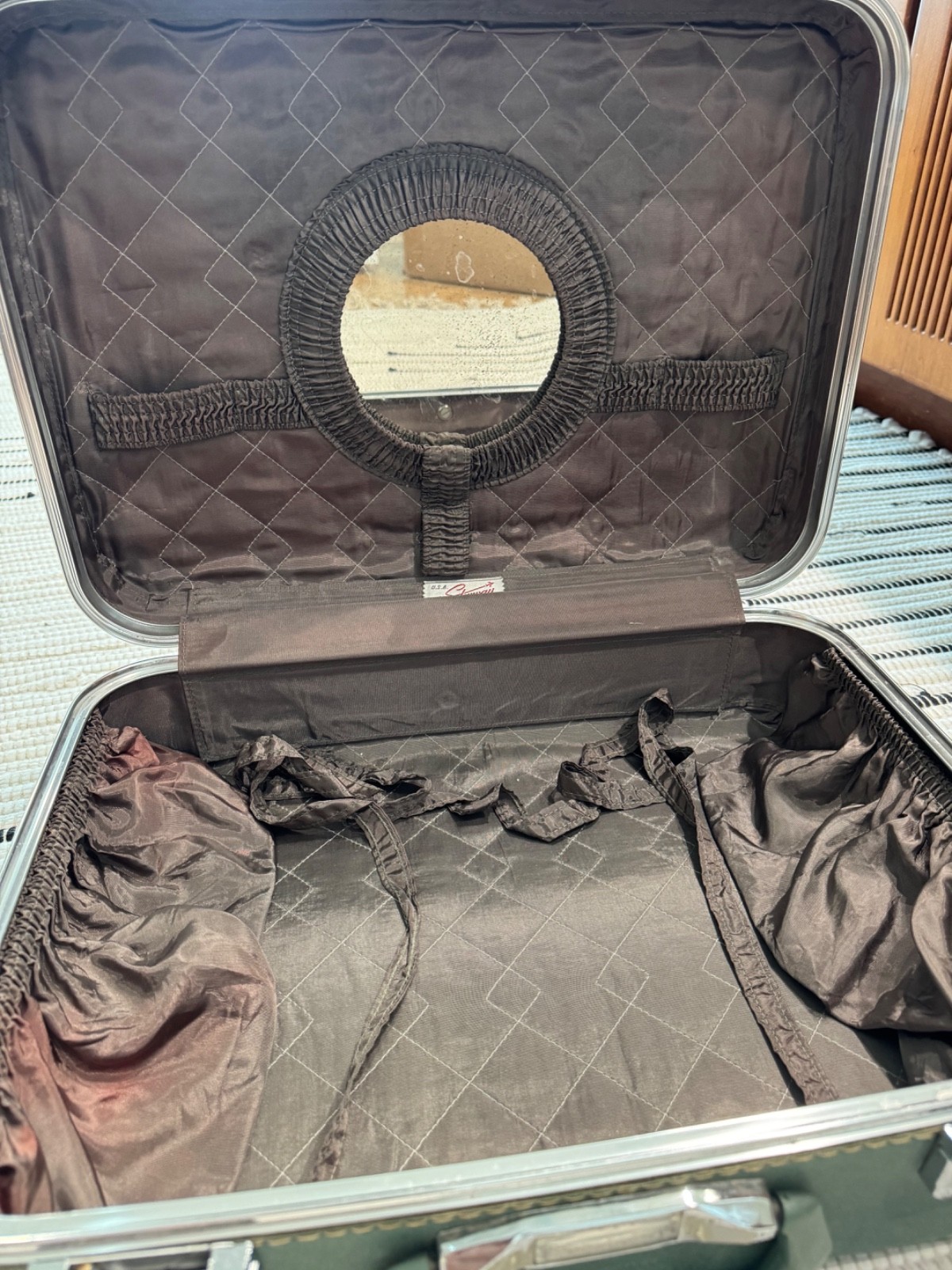 Vintage Skyway Luggage Co 1960s Travel Suitcase Hard Case Carry On green Leather