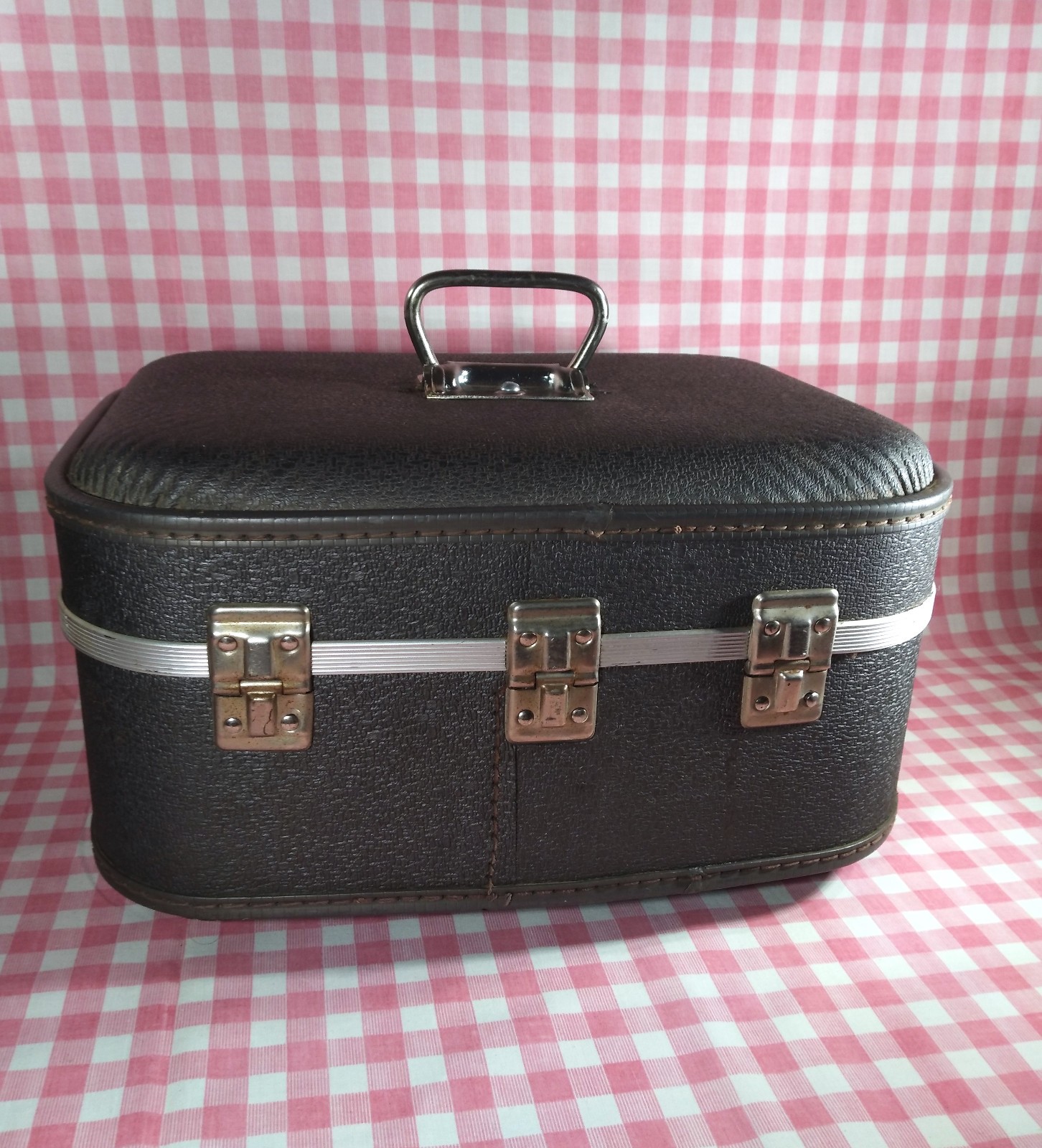 Neat Vintage Hard Side Train Case in Charcoal Grey • Fab Wanderlust Weekender