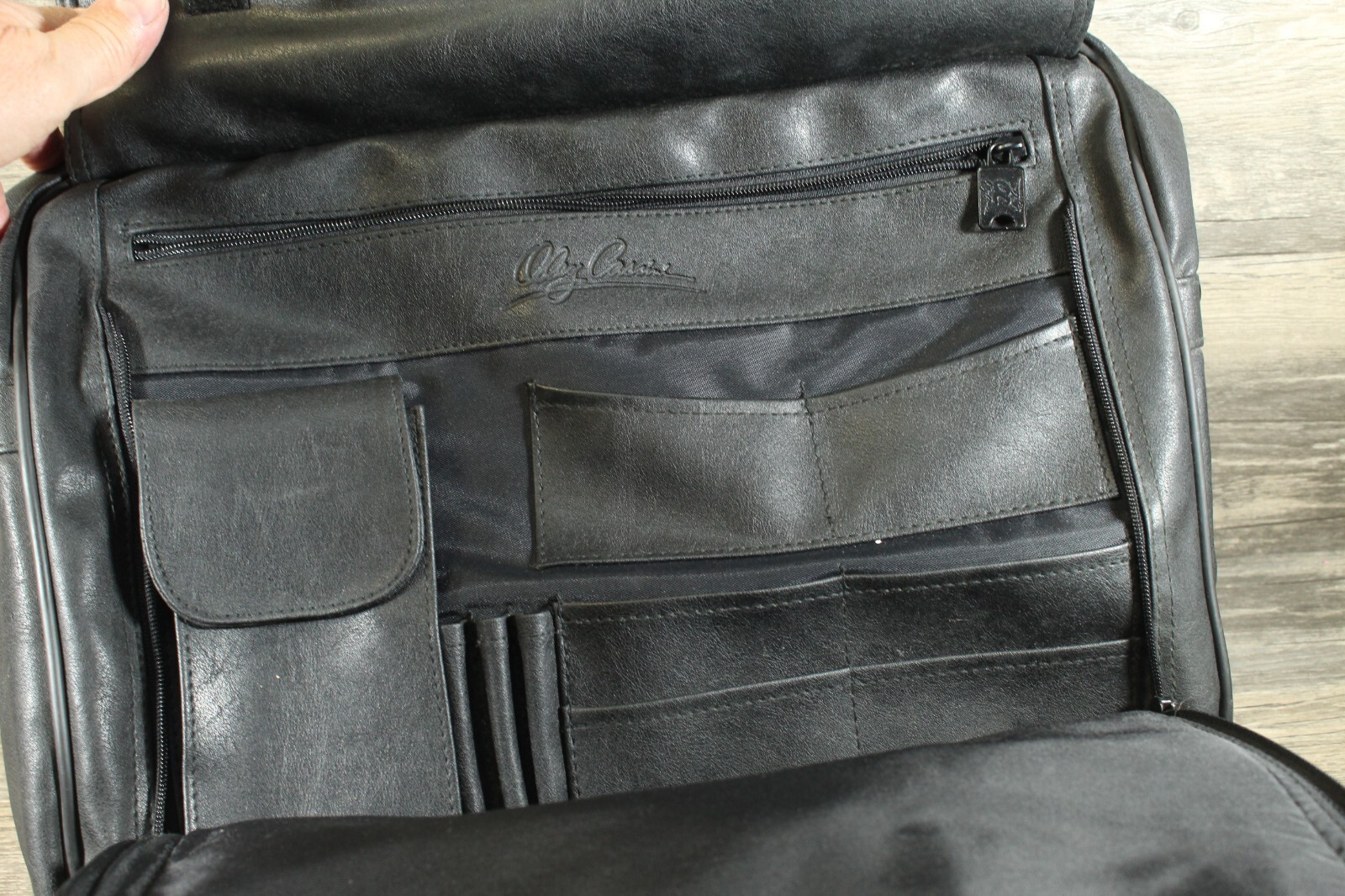 Oleg Cassini Black Leather Messenger Bag Briefcase Carry On Laptop Case