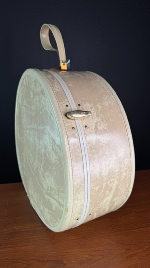 Vintage 1950s Samsonite round hat box train case ivory white marble round hard