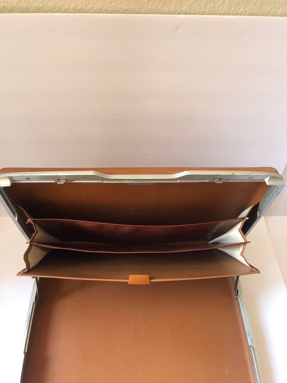 Vintage 60’s Briefcase Royal Traveler Key Locks Light Brown 18”x12”x3.5”