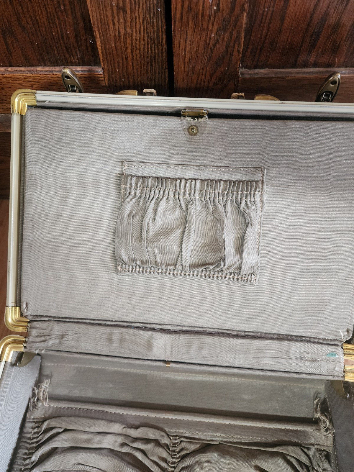 Vintage Samsonite Shwayder Bros Marble Cream 15×10.5×7 Luggage Hard Suitcase
