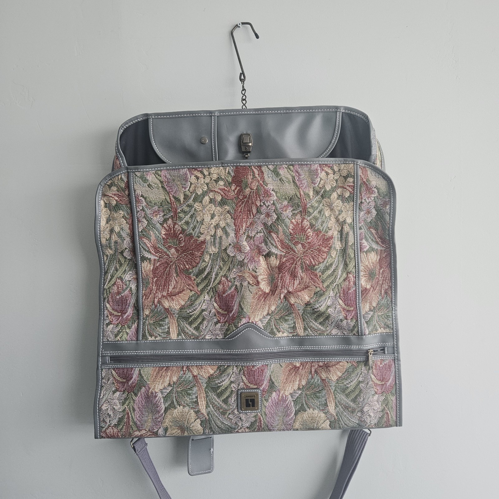 Vintage Leisure Wardrobe Travel Bag 80s Tapestry Carpet Bag Hangers Retro