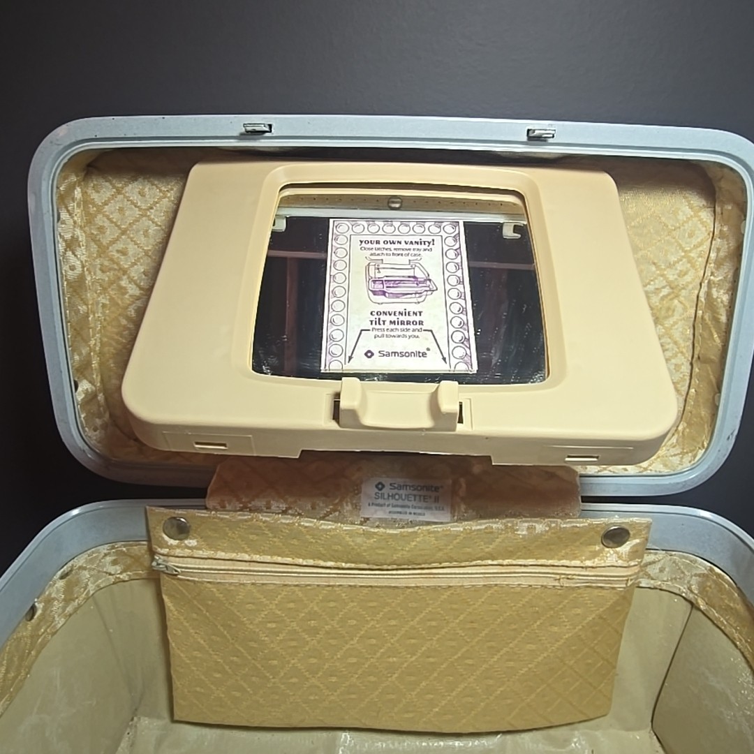 Vintage Samsonite Silhouette II Train Case Makeup Hard Shell Maroon No Key/Tray
