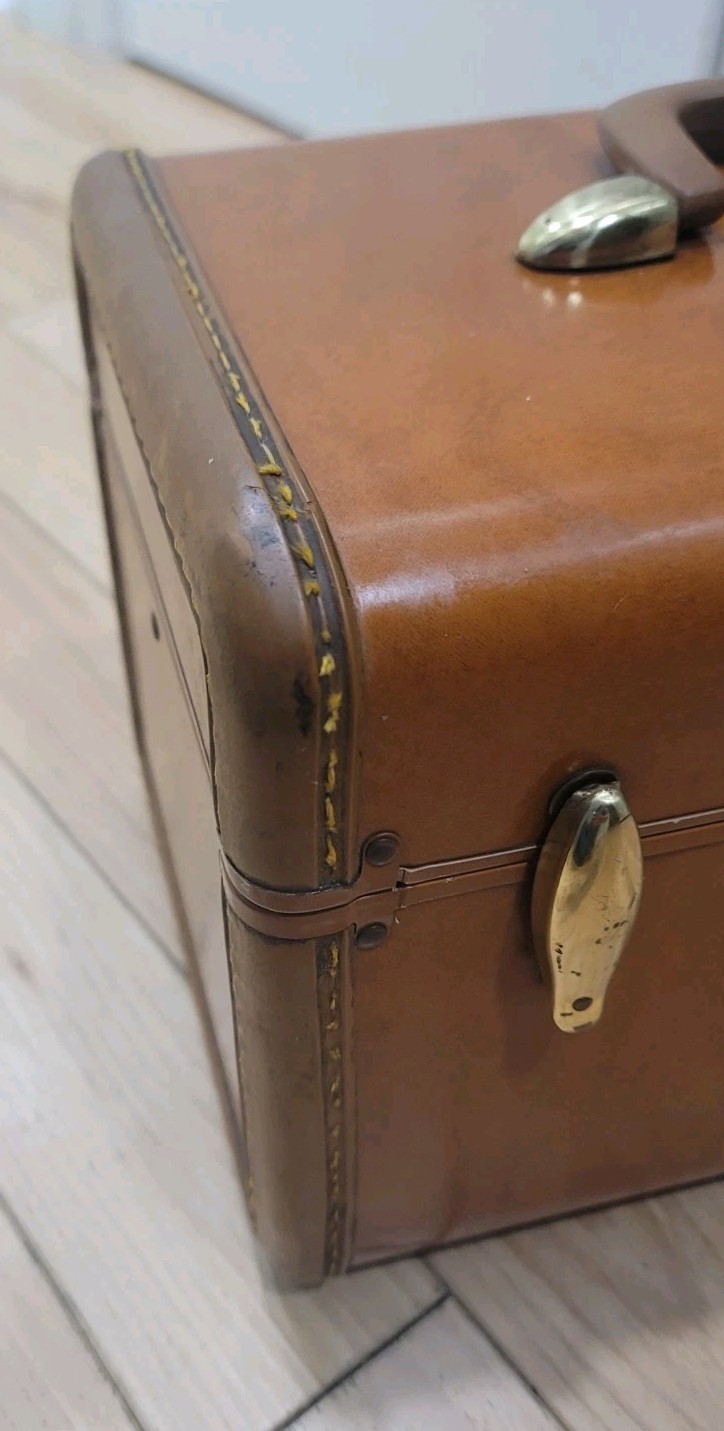 Vintage Samsonite Shwayder Bros Luggage Train Case Brown Style 4612 With Keys