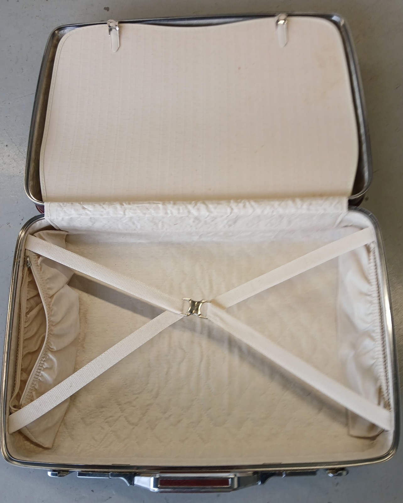 Vintage American Tourister Hard Shell Suitcase Maroon Luggage 23”x17”x7” w/ Key