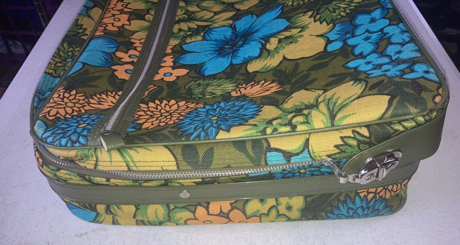 Vintage Bantam Travelware Fabric Suitcase Luggage 20 x 13 Floral Flowers Groovy