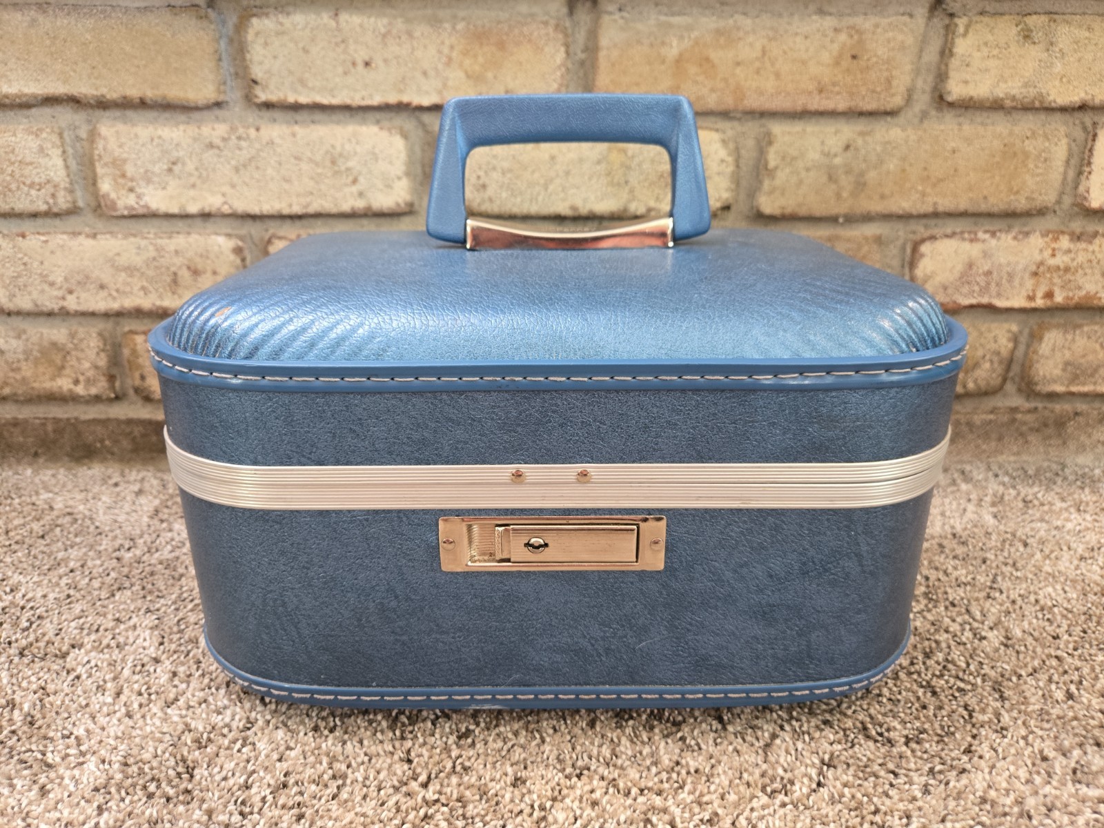 Vtg 70s JCPenny Metallic Blue Vinyl Makeup Vanity Travel Train Case W/Keys USA