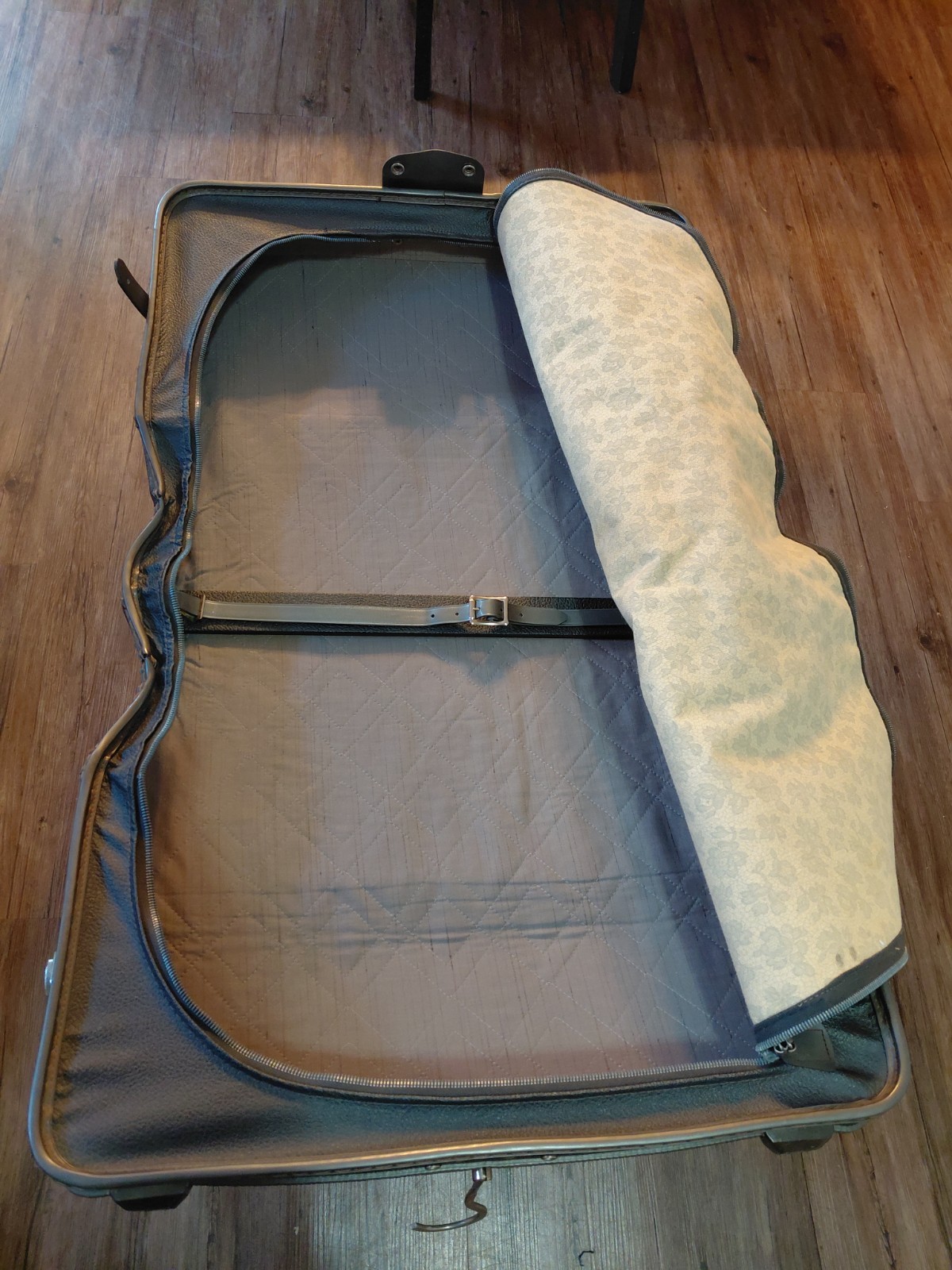 Vintage 1960s AMERICAN TOURISTER ‘Duette’ Tiara Line Hardshell Black Garment Bag