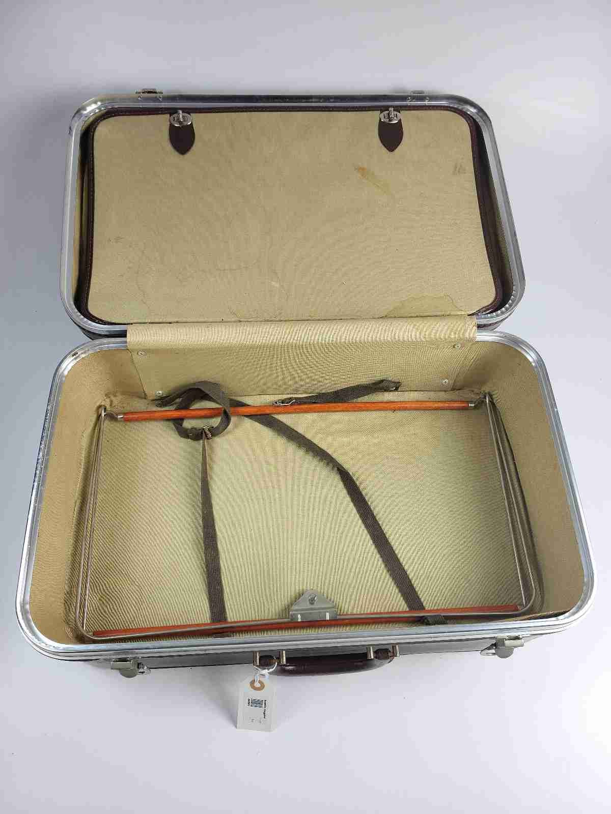 Vintage Brown Suitcase 22″ X 13″ X 7″ – No Key