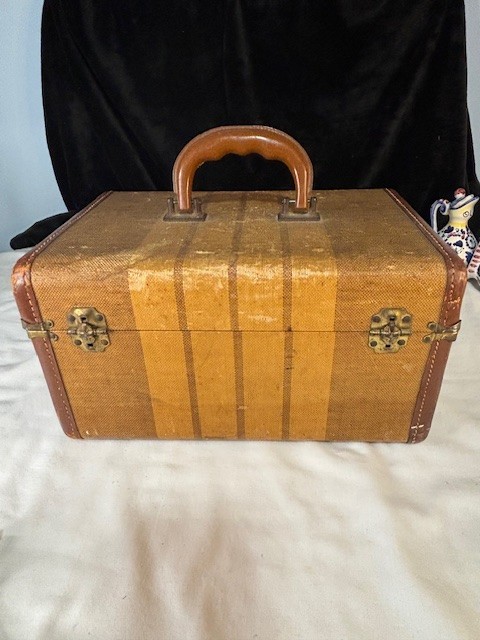 Vintage Crown Bengal Stripes Tweed Train Case w/ Leather Corners – E.L.A. 1950s