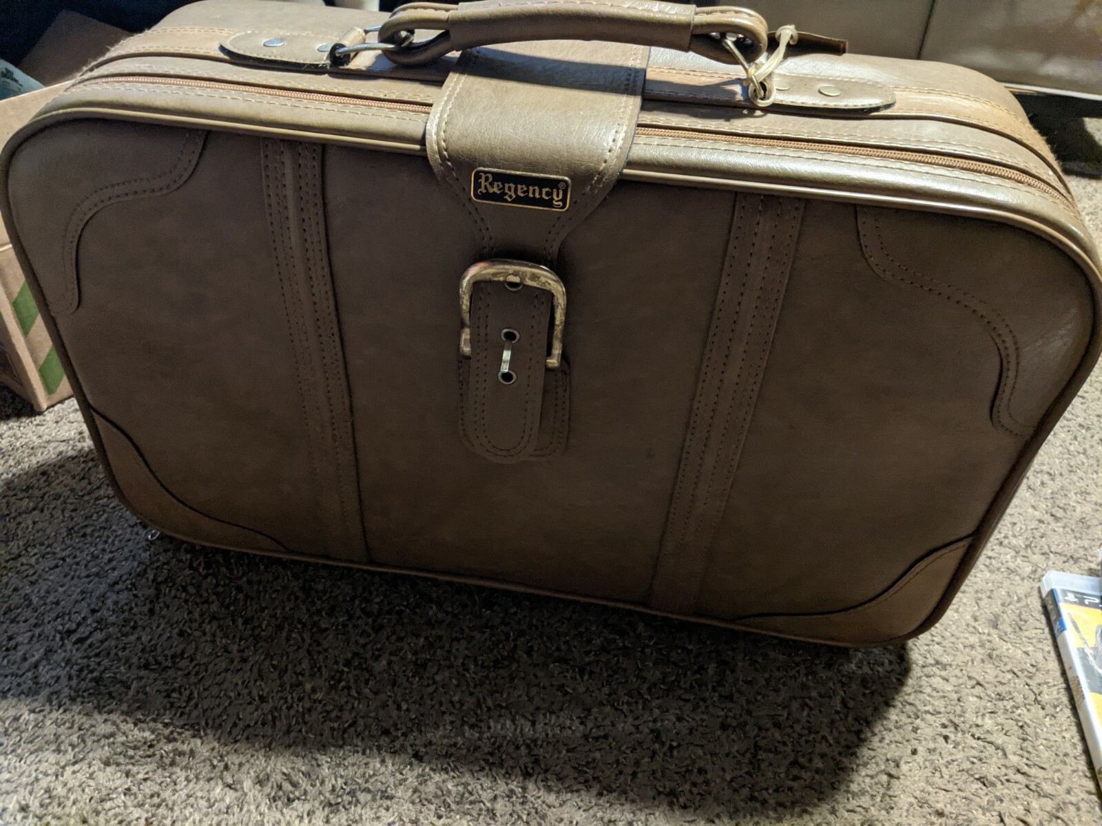 Vintage Brown Regency Suitcase, 20″ x 13″ x 6.5″ Buckle Leather Luggage