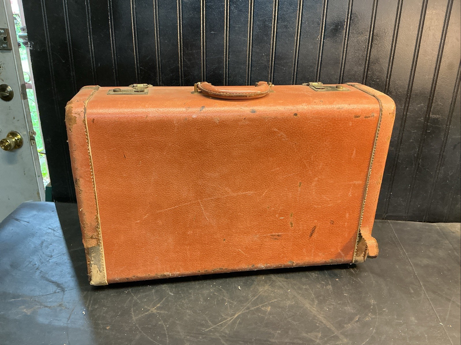 vintage 1930s Bellevue suitcase, W Key leather hardsided material 21”x6”x14”