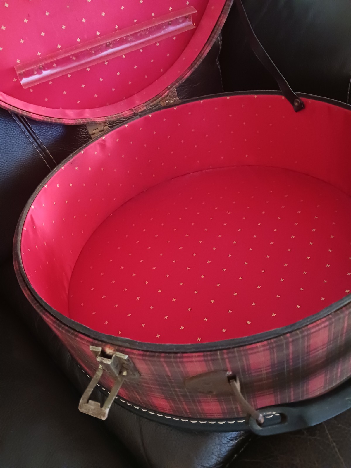 RARE Vintage Plaid Hat Box Train Case Luggage SINGER First Award Tartan