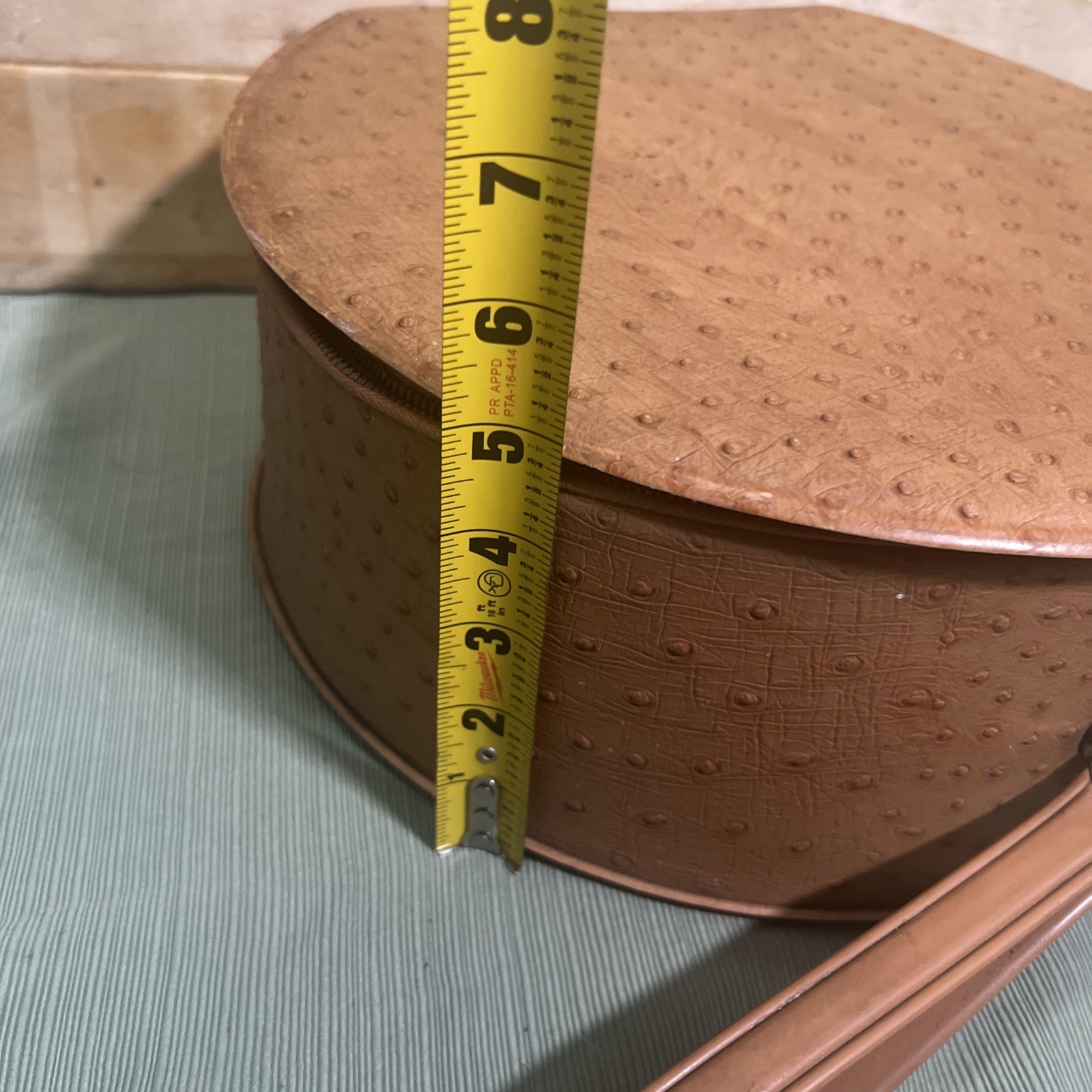 Vintage 1960’S Round Vanity Make-Up Travel Case Ostrich Leather Vinyl Barbie