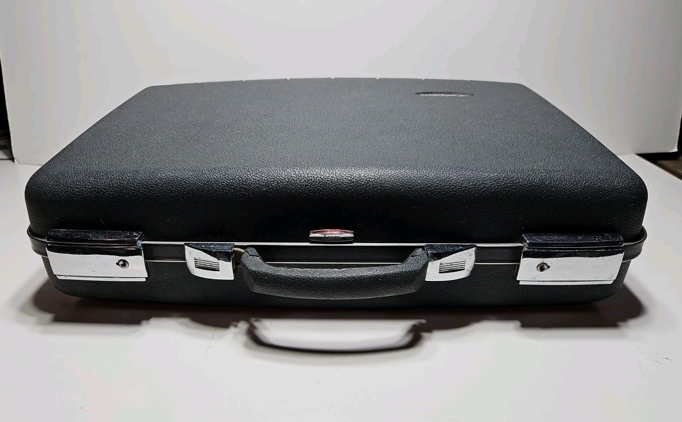 Briefcase Vintage Sears Forecast Gray – great condition No Keys