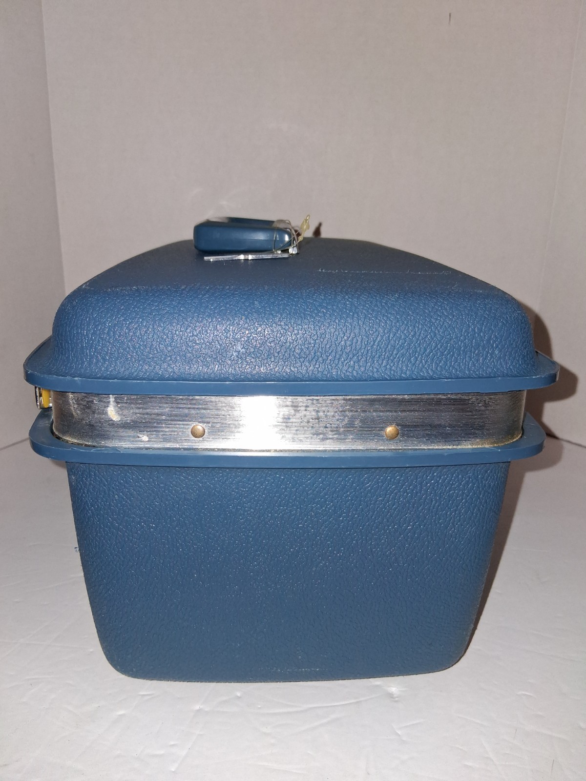 Vtg Blue JCPenney Aspen by Samsonite Silhouette Train Luggage Cosmetic Case Key