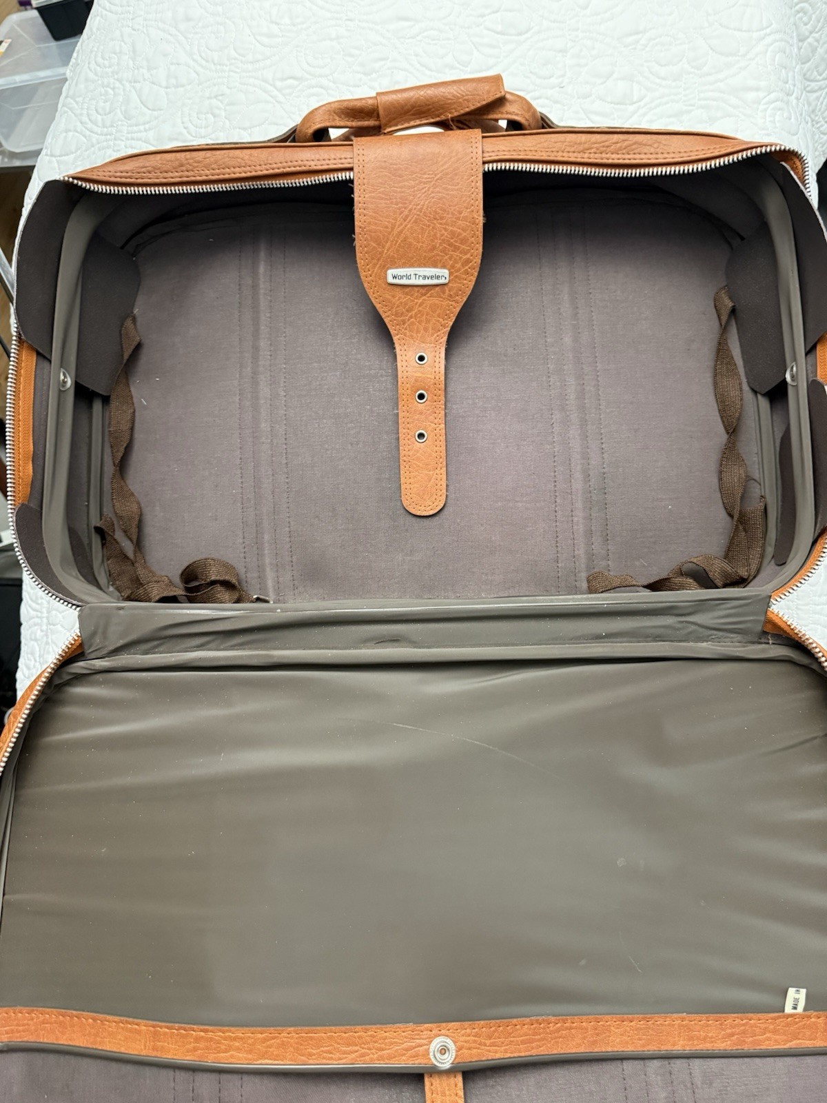 Vintage World Traveler English Style Leather Carry On Luggage Suitcase EUC
