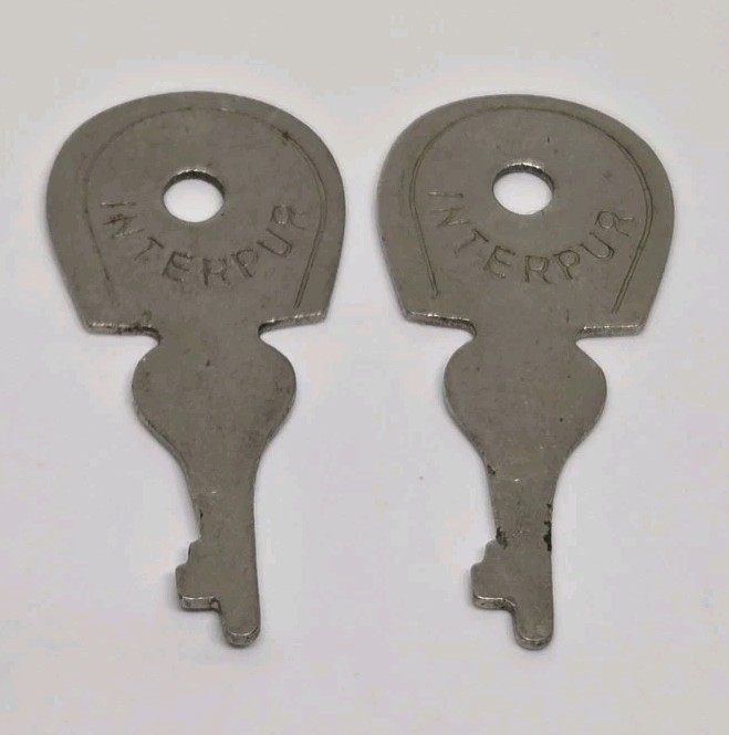 VINTAGE INTEPUR LUGGAGE KEY SET