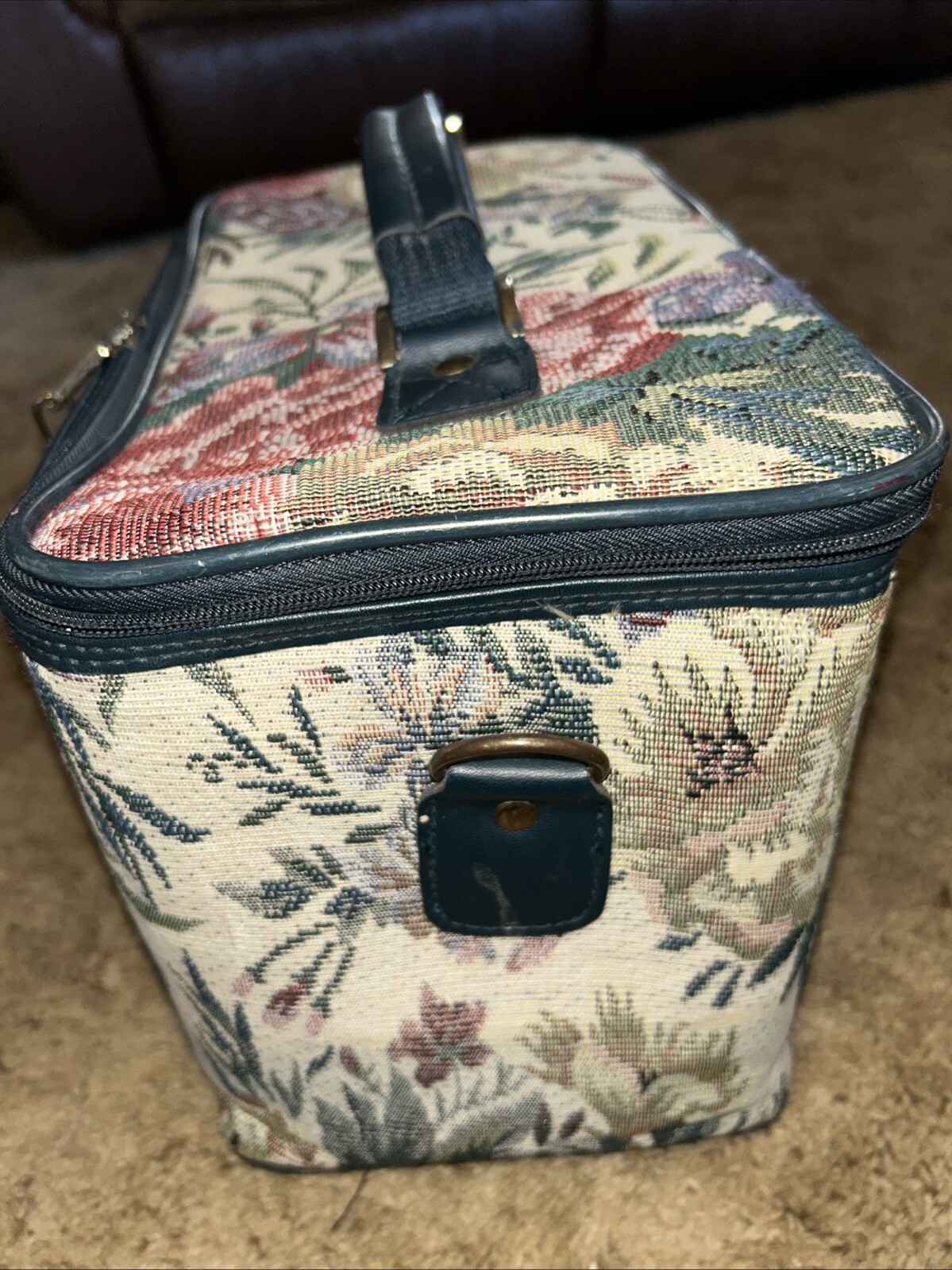 Vintage Leisure International Luggage Carry on Train Case Makeup Travel