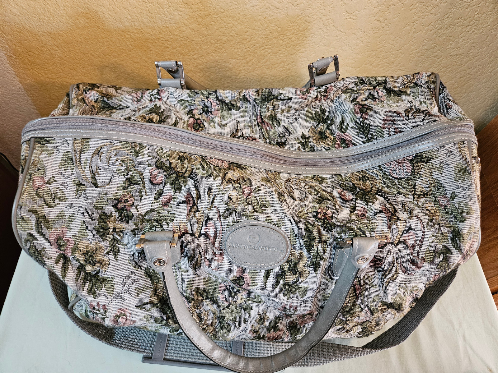 Vtg American Flyer Very Large Travel Tote Gym Bag Fabric Tapestry Gray Floral