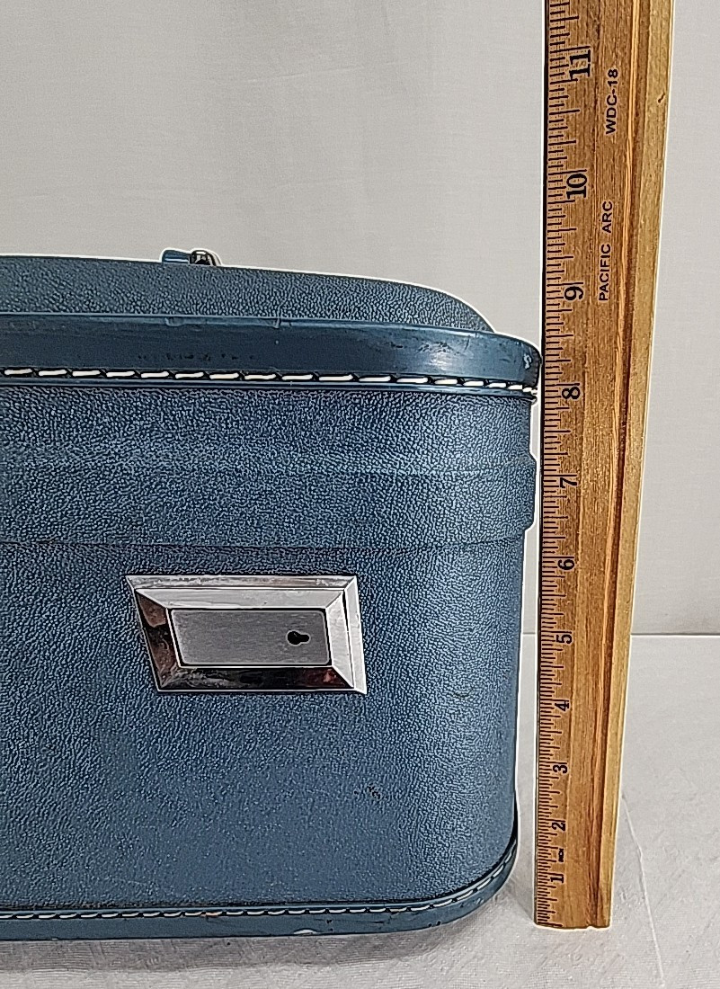 Vintage Wheary Train Case Blue Luggage Suitcase Retro Make Up Case 14x9x8