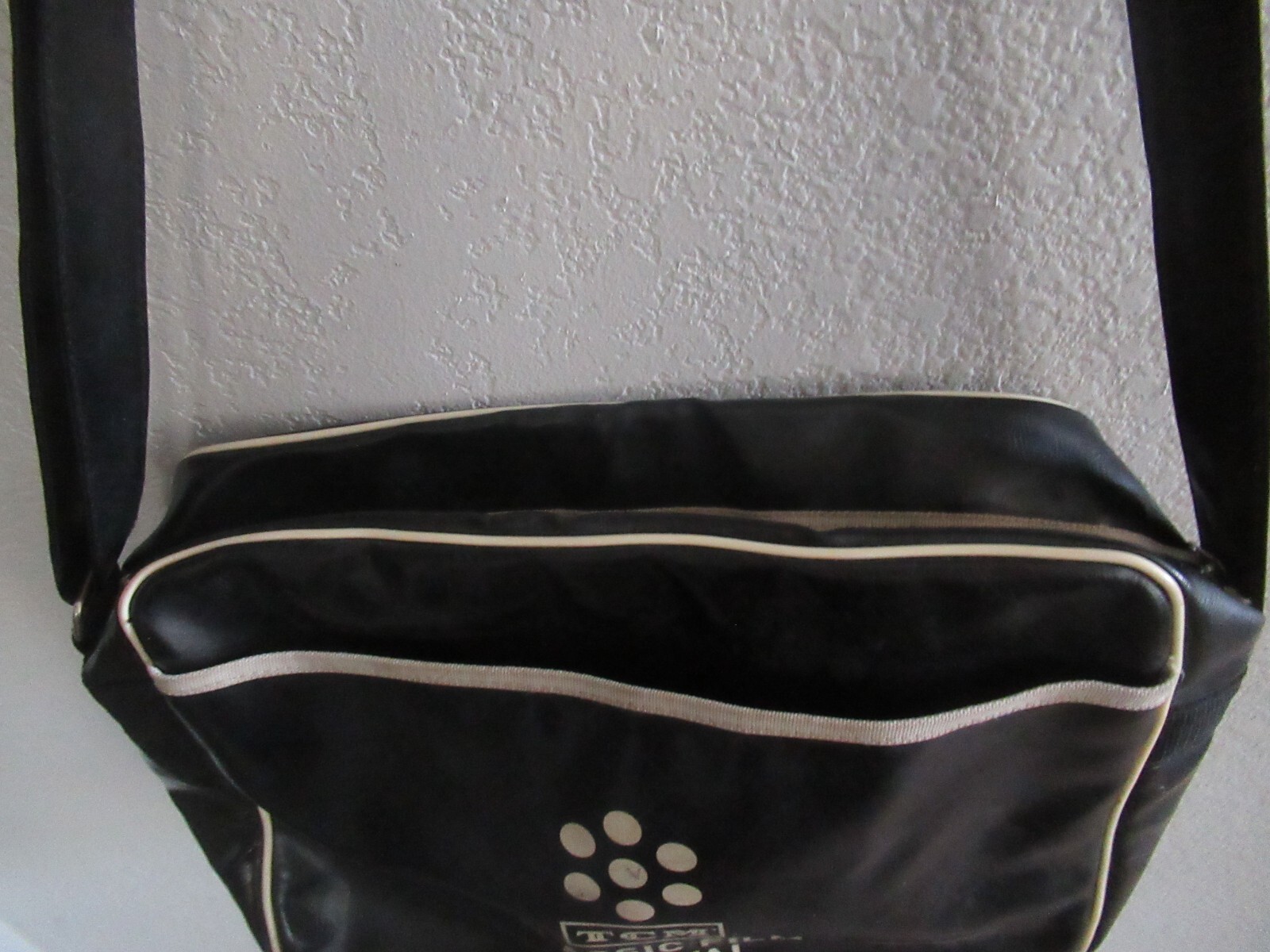 VINTAGE TCM CLASSIC FILM FRSTIVAL VINYL ZIPPER BAG WITH SHOULD STRAP BLACK RARE