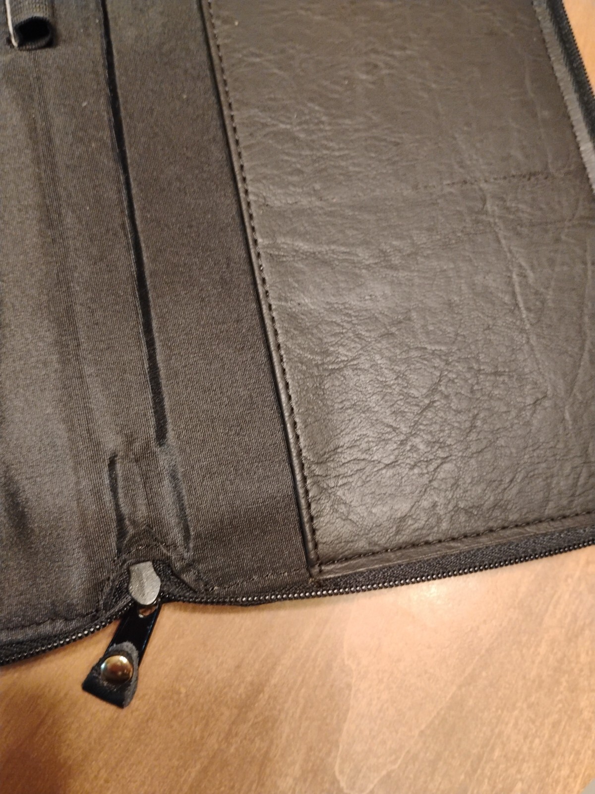 Vintage Delta Vacations Travel Case Black Leather Zipper Close Unique USA Nice
