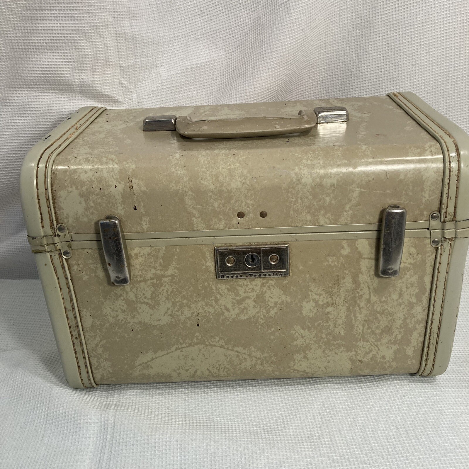 Vintage Royal Traveler Marble Cream Train Case Overnight Bag