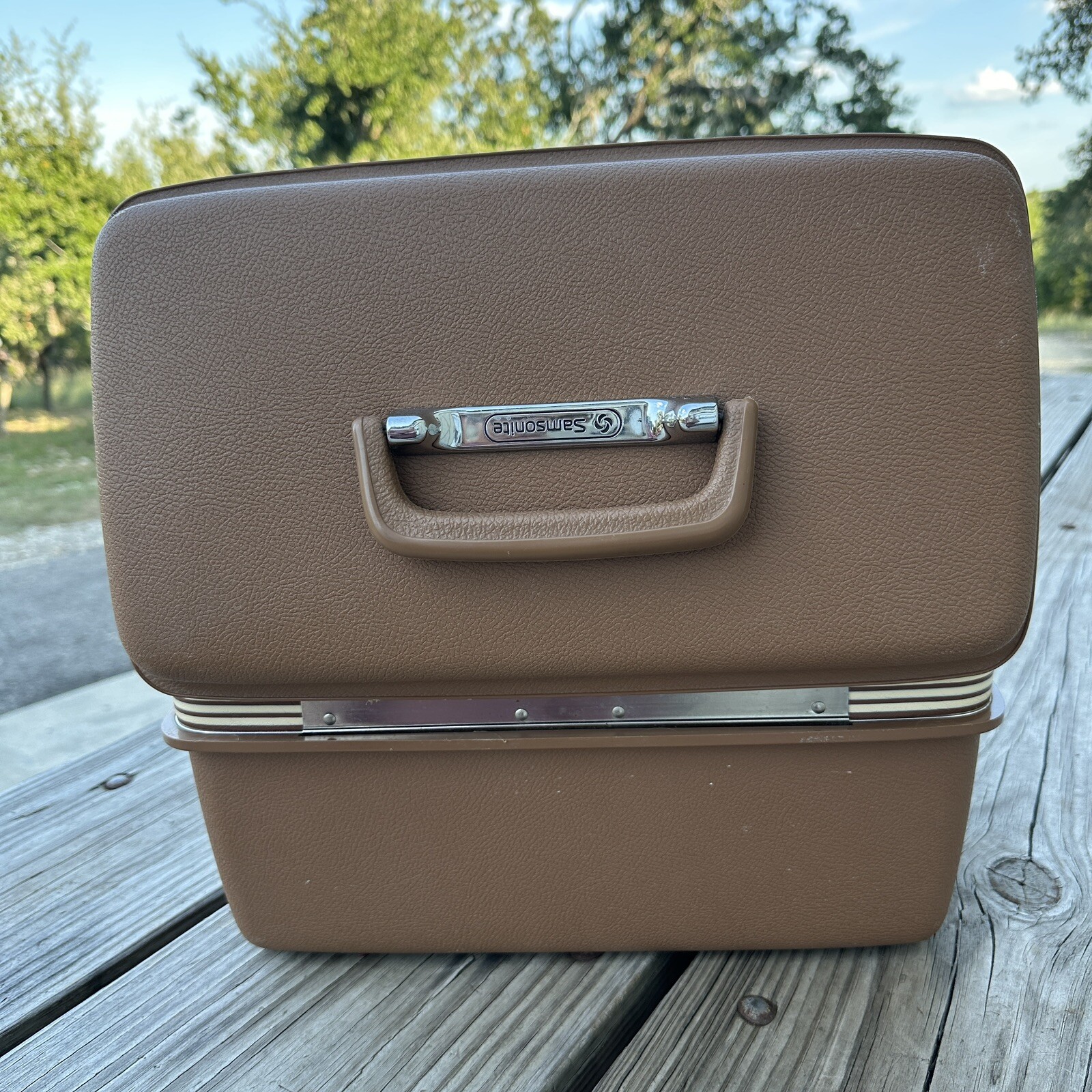 1970s Concord Samsonite hard brown cosmetic carry case,has tray, bag, mirror