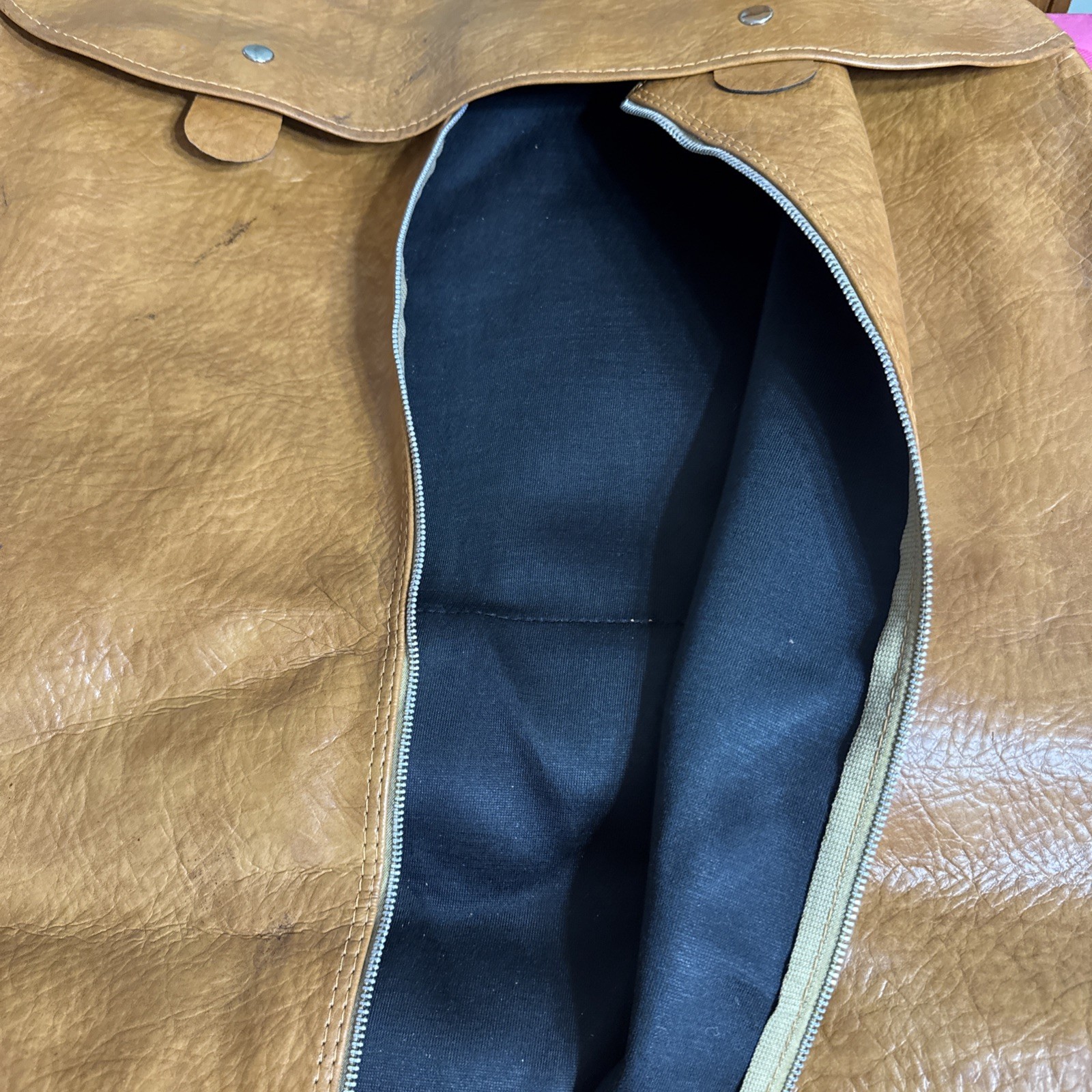 Vintage Heavy Leather Unbranded 37″ X 23″ Light Brown Color Garment Bag￼