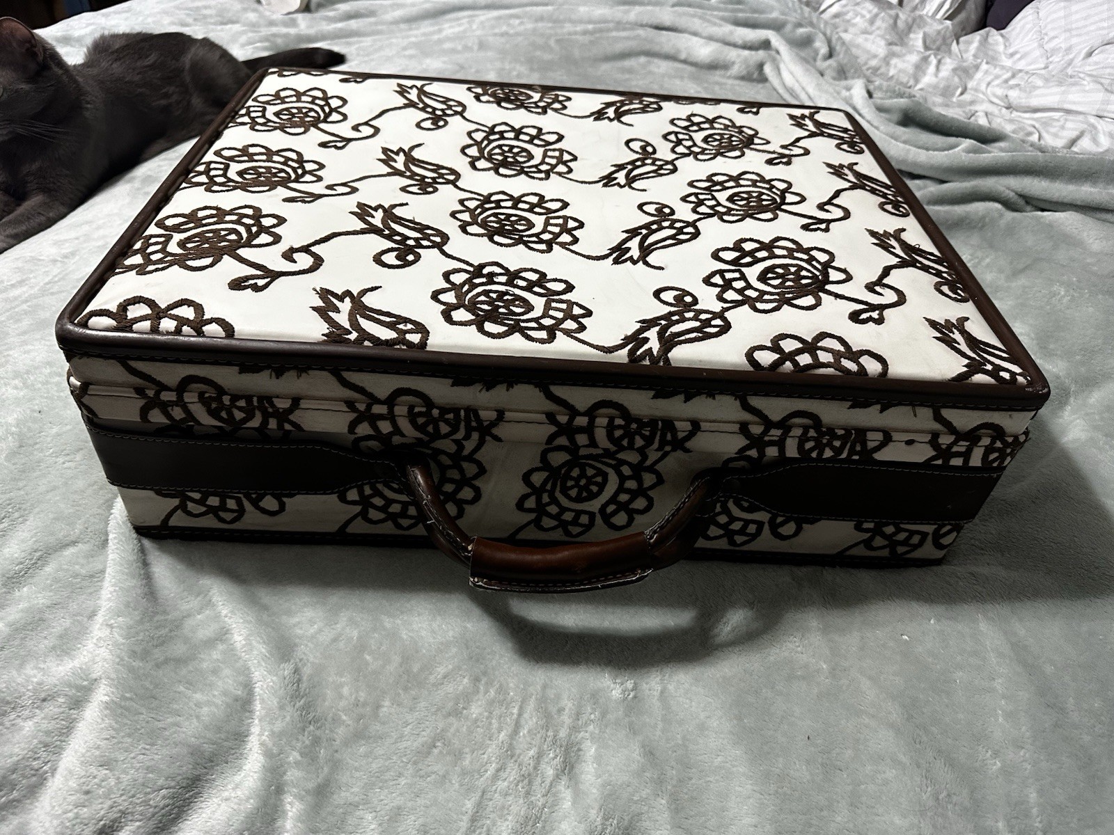 Vtg 1970s Embroidered Daisy Hartmann Luggage