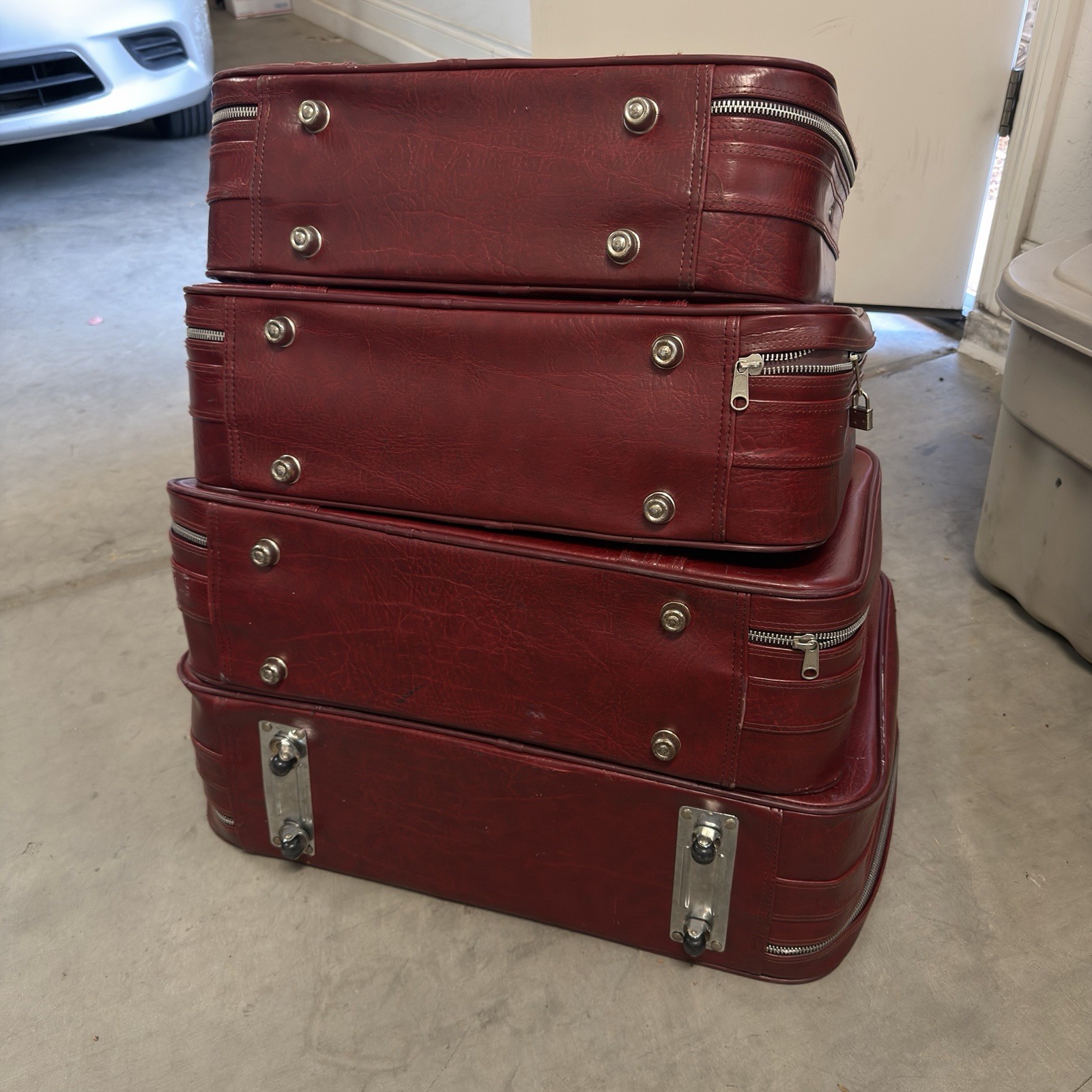 Vintage World Traveler 4 Piece Burgundy Red Leather Travel Suitcase Luggage Set