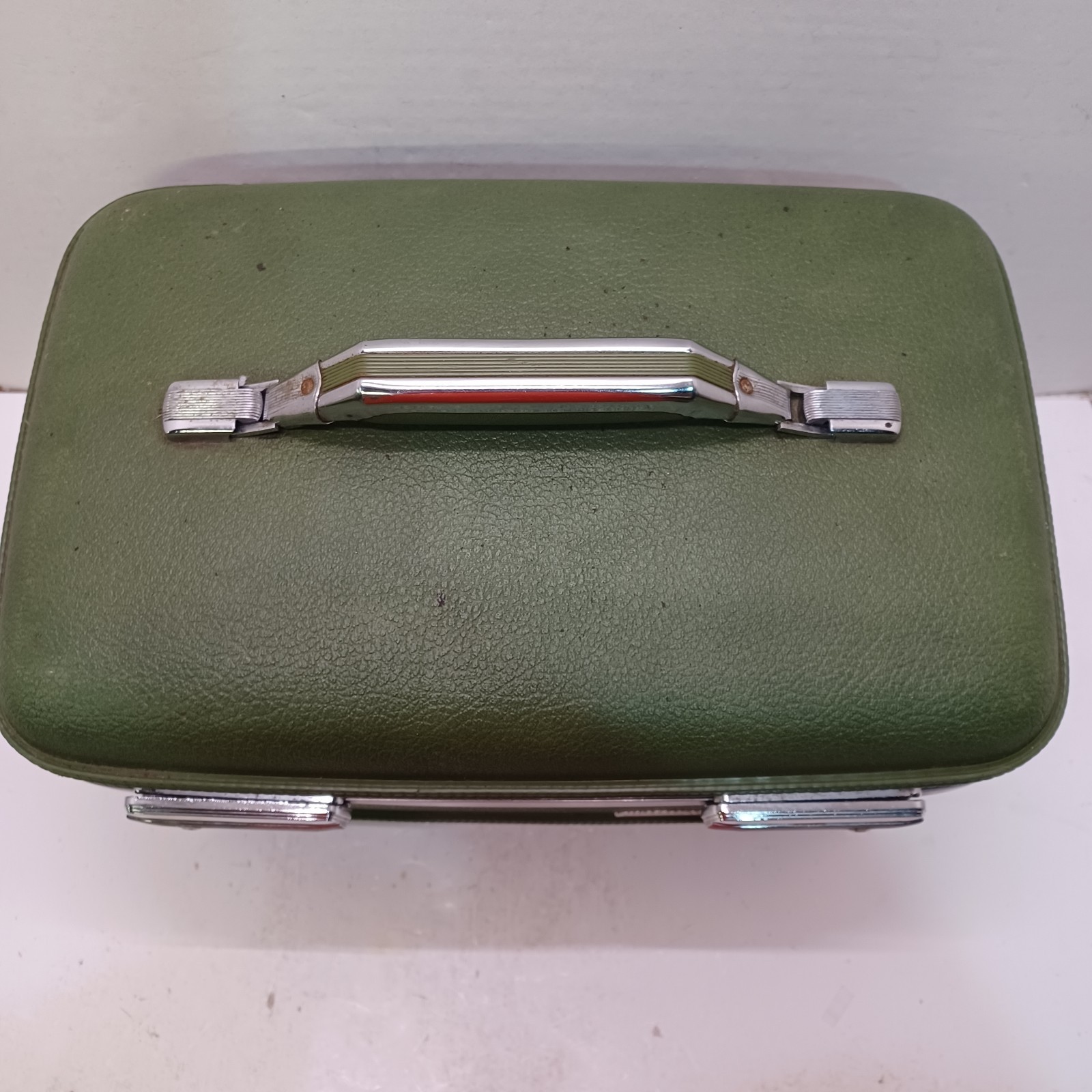 VINTAGE AVOCADO AMERICAN TOURISTER TIARA HARD TRAIN CASE