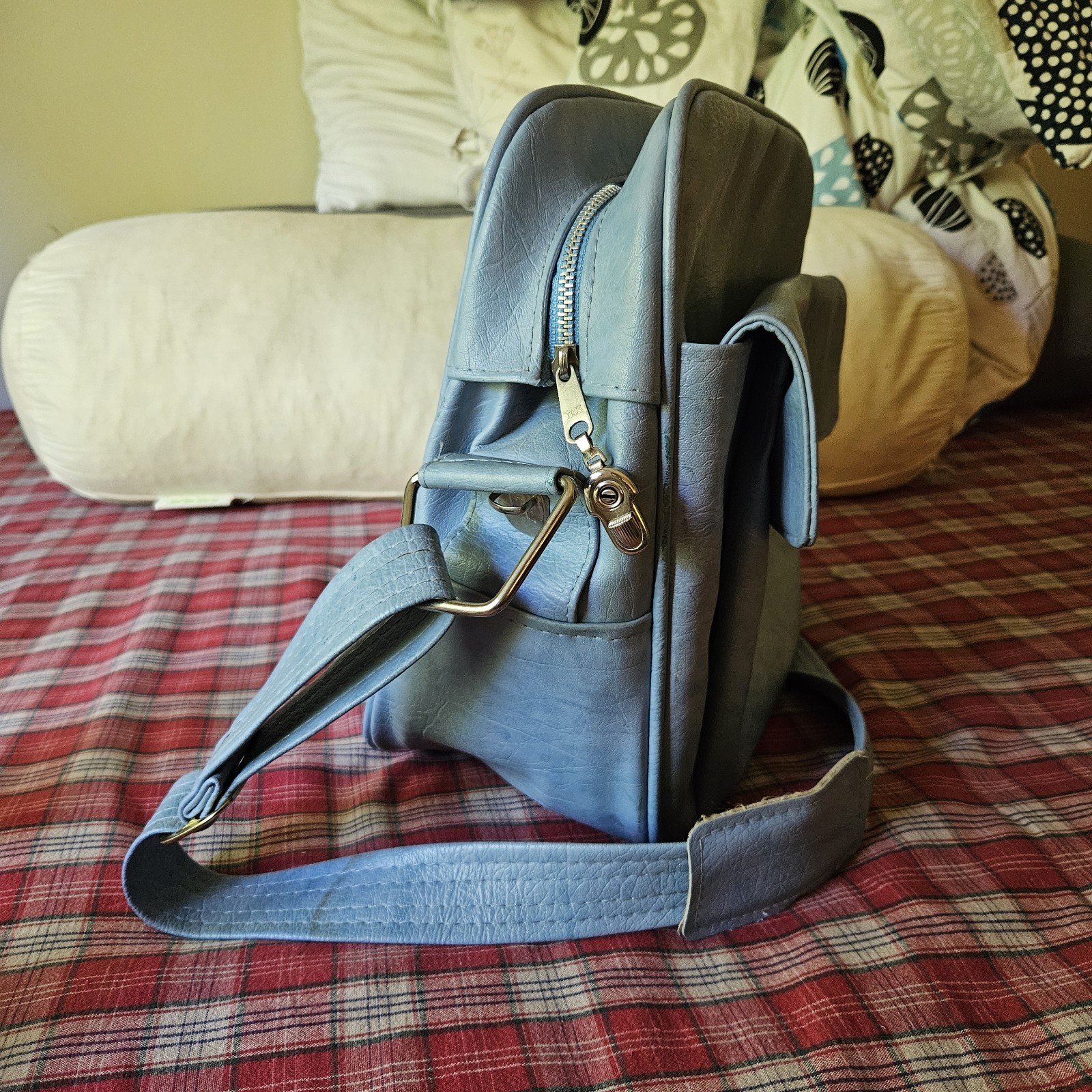 Vintage 70s Samsonite Profile Faux Leather Light Blue Carry-on Shoulder Bag
