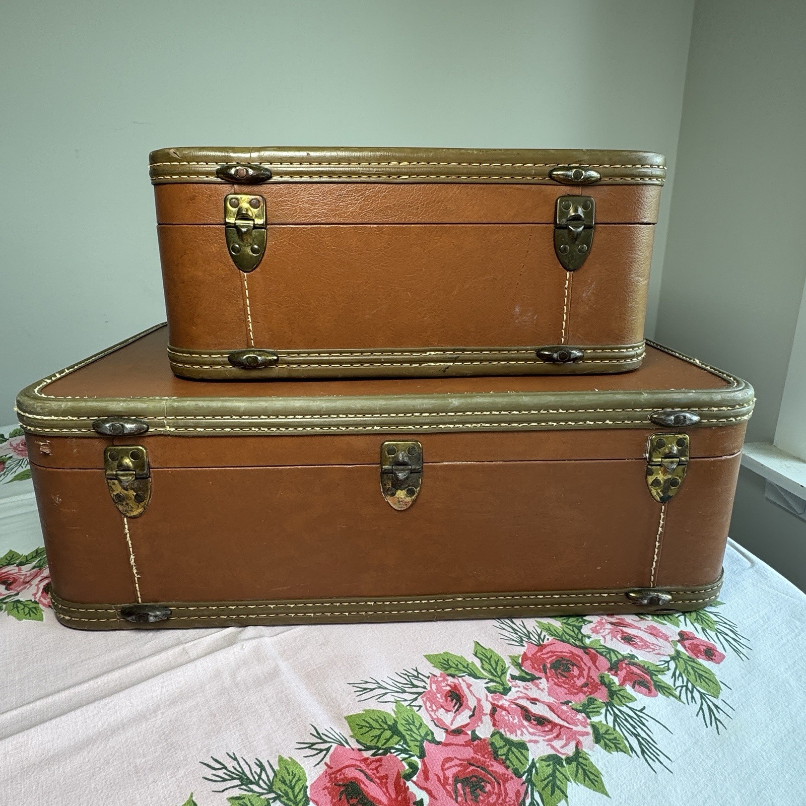 Set 2 Vintage OSHKOSH Luggage Brown w/ Shiny Copper Lining Train Case & Suitcase