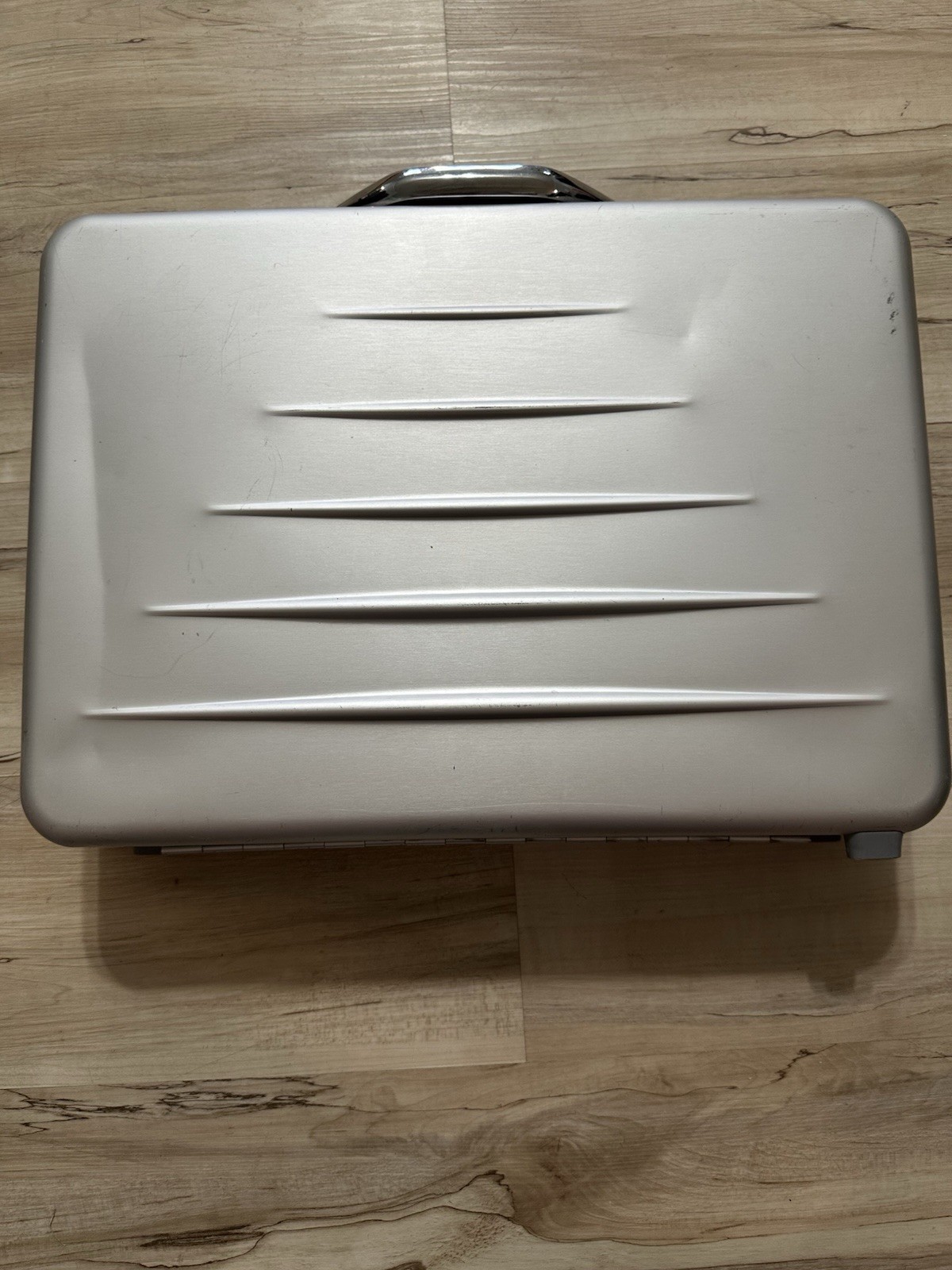 Used Aluminum Briefcase Silver Case 18x13x4