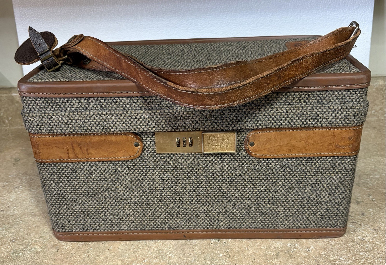 Vintage Hartmann Tweed & Belting Leather Train Case Luggage MakeUp Cosmetic Case
