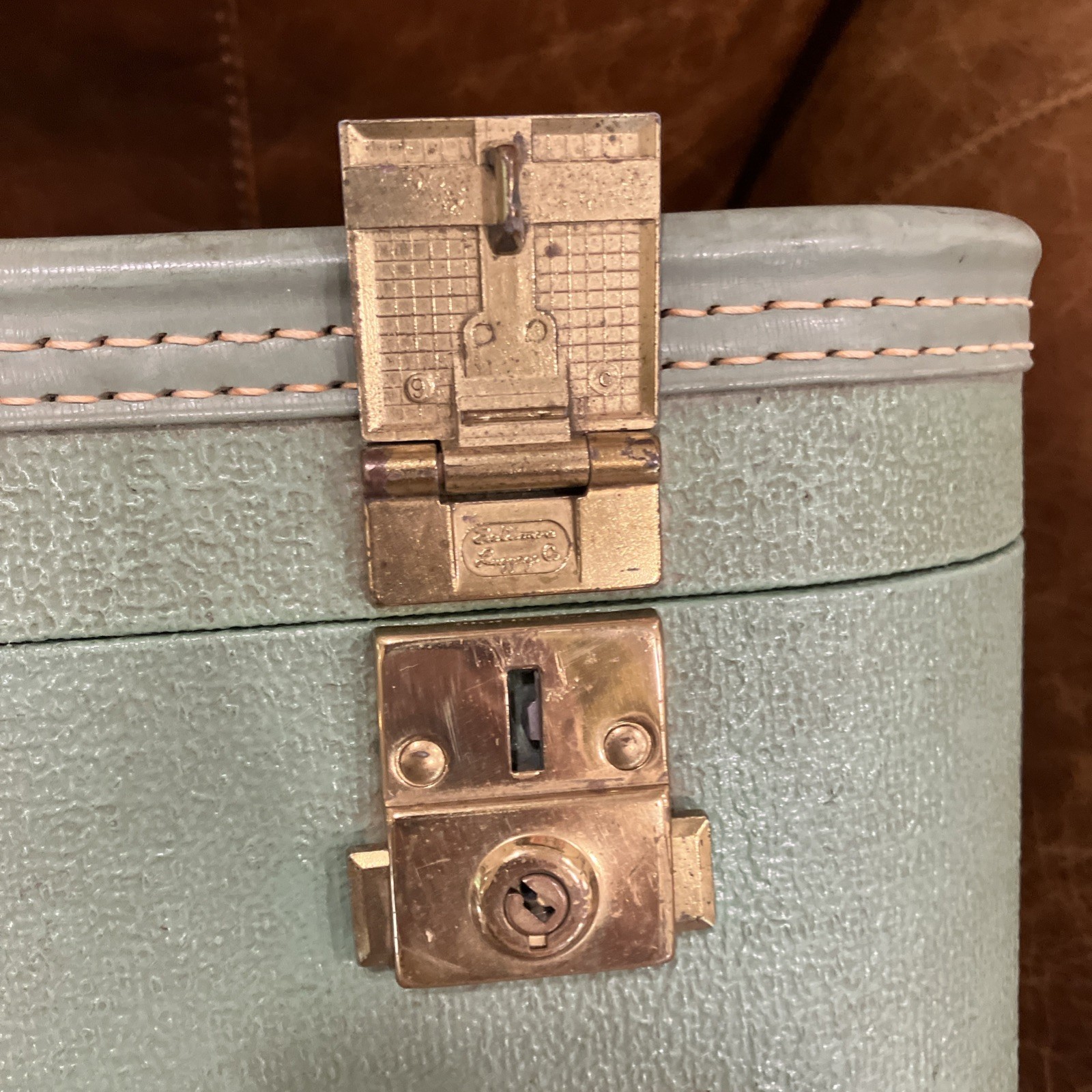 Vintage 1950s Starline Luggage Suitcase Green Brass Latches No Key 21”x14”x7”