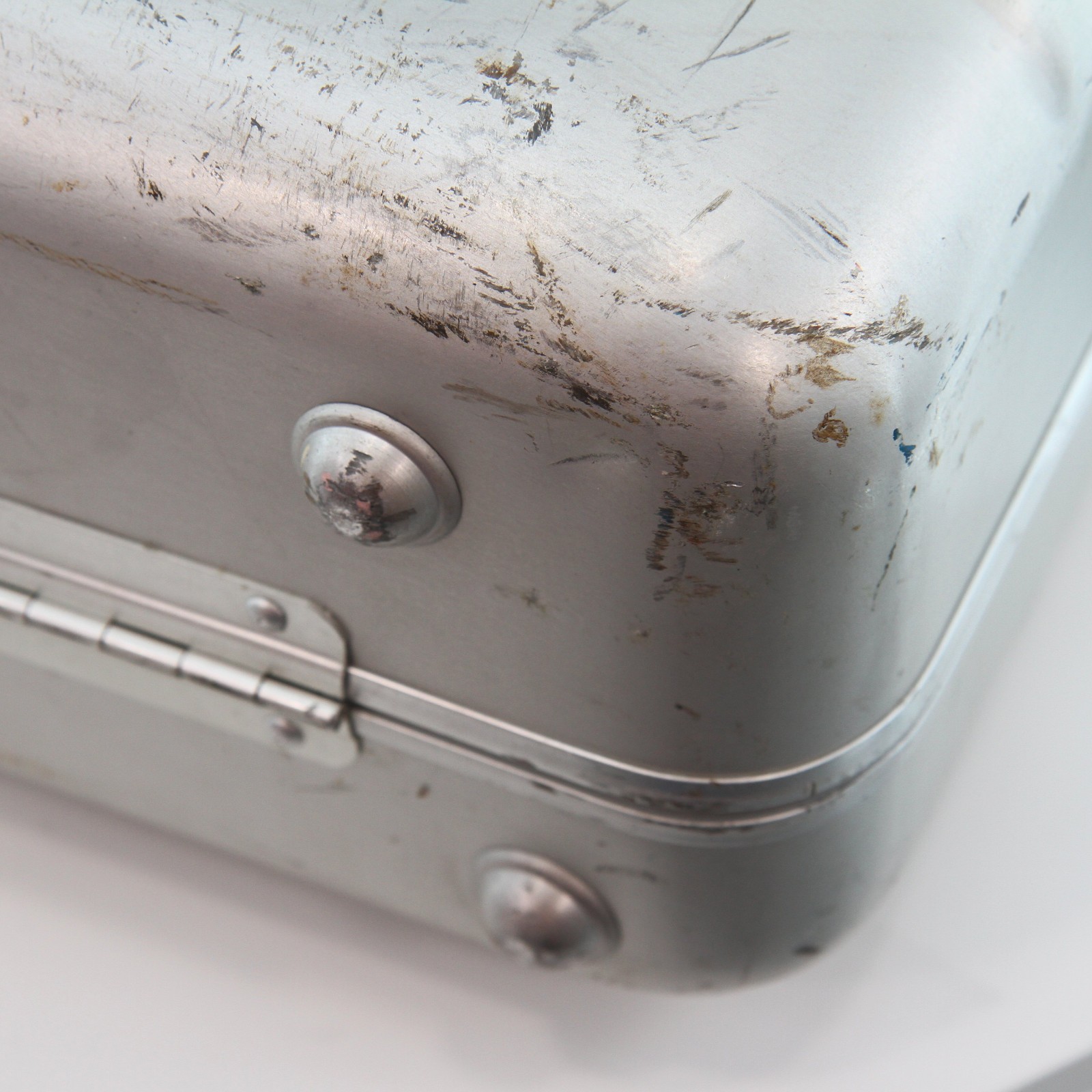 Vintage Zero Halliburton Aluminum Suitcase CLEAN Accessories 24″ x 18″ x 8″